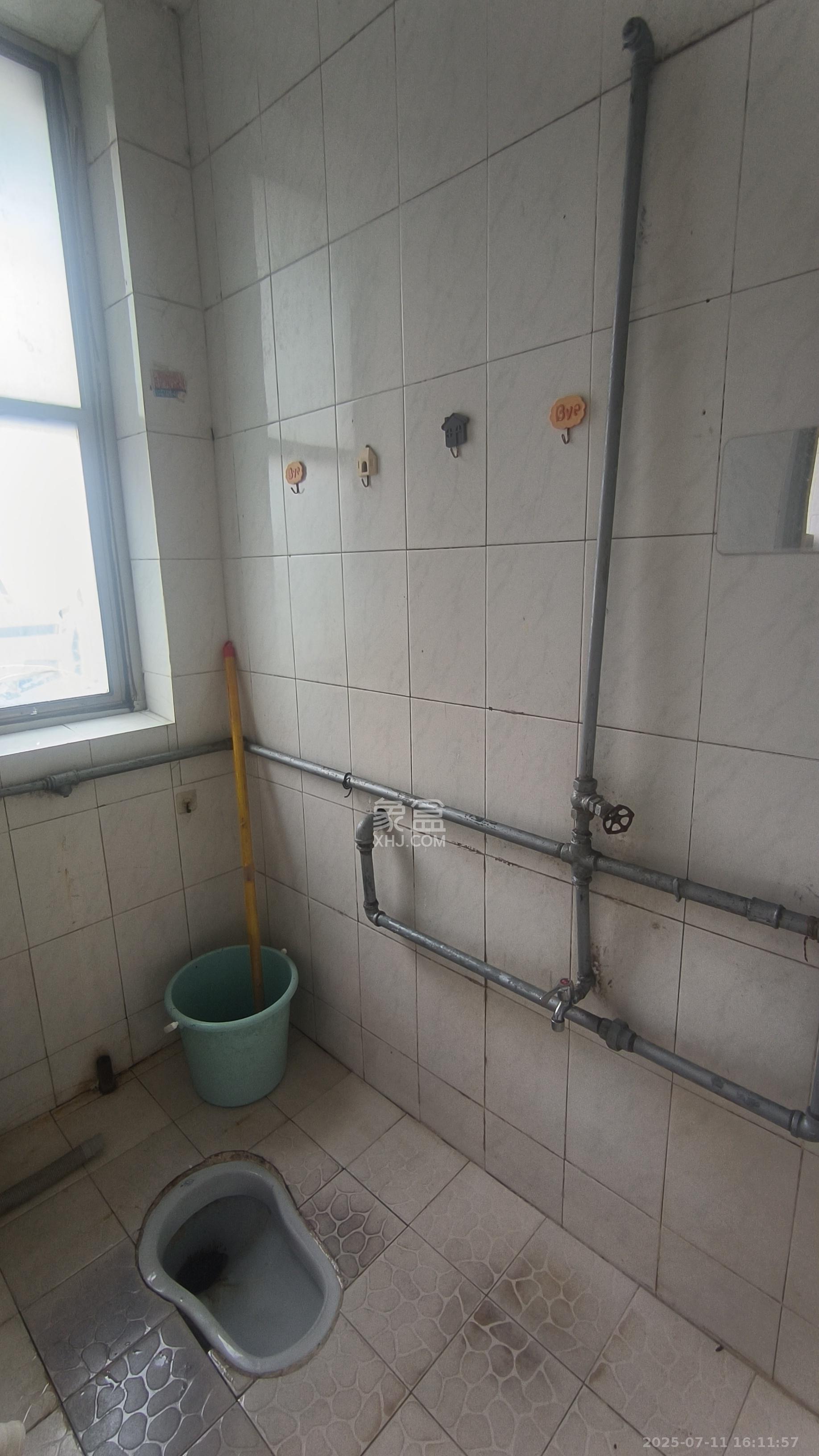 红旗区三片  3室1厅1卫    1800.0元/月 红旗区三片  3室1厅1卫    1800.0元/月室内图