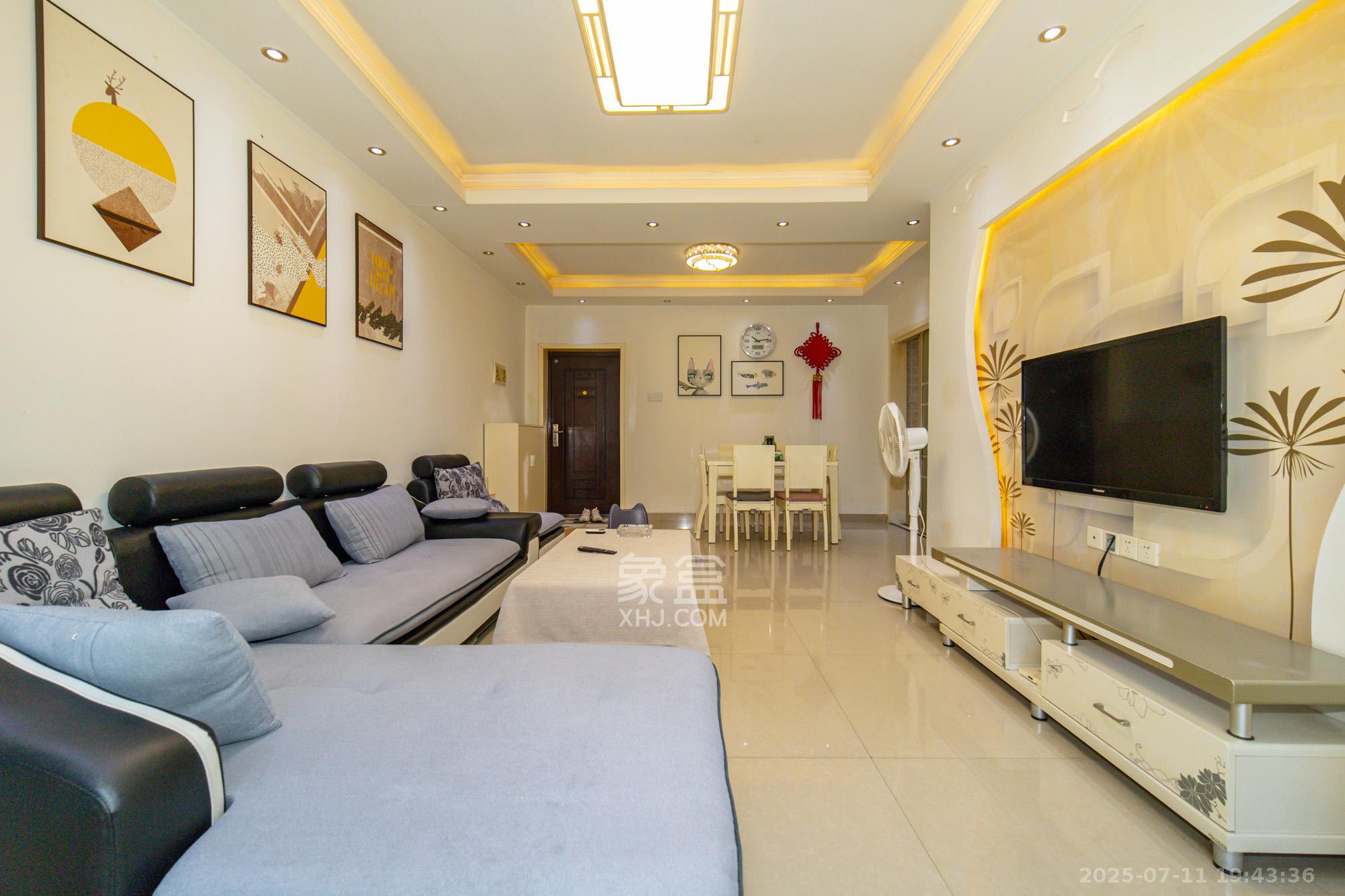 尚都花园城  2室2厅1卫    47.0万 尚都花园城  2室2厅1卫    47.0万客厅