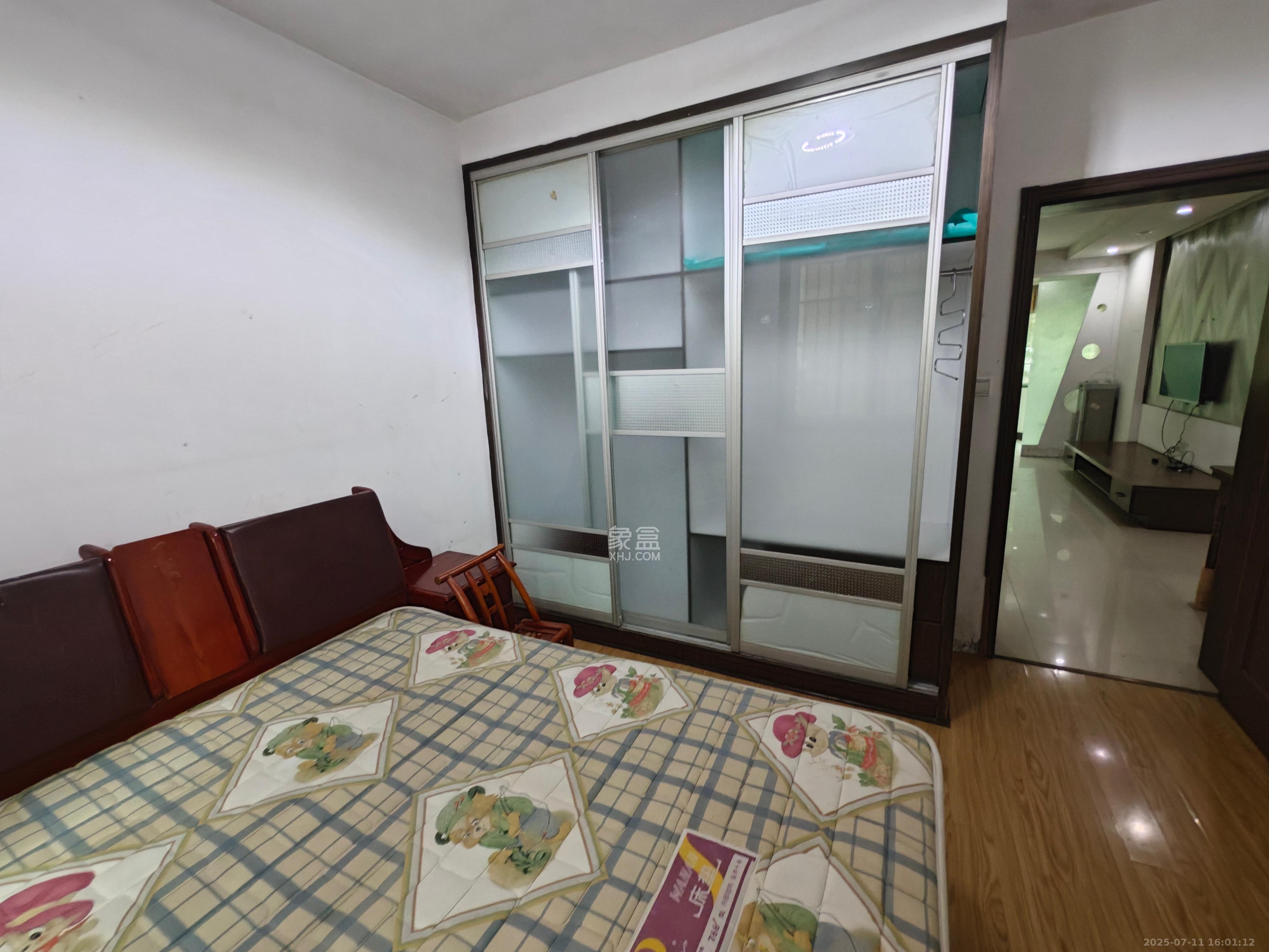 恩瑞麓山名园(龙王港小区)  3室2厅1卫    2300.0元/月 恩瑞麓山名园(龙王港小区)  3室2厅1卫    2300.0元/月室内图