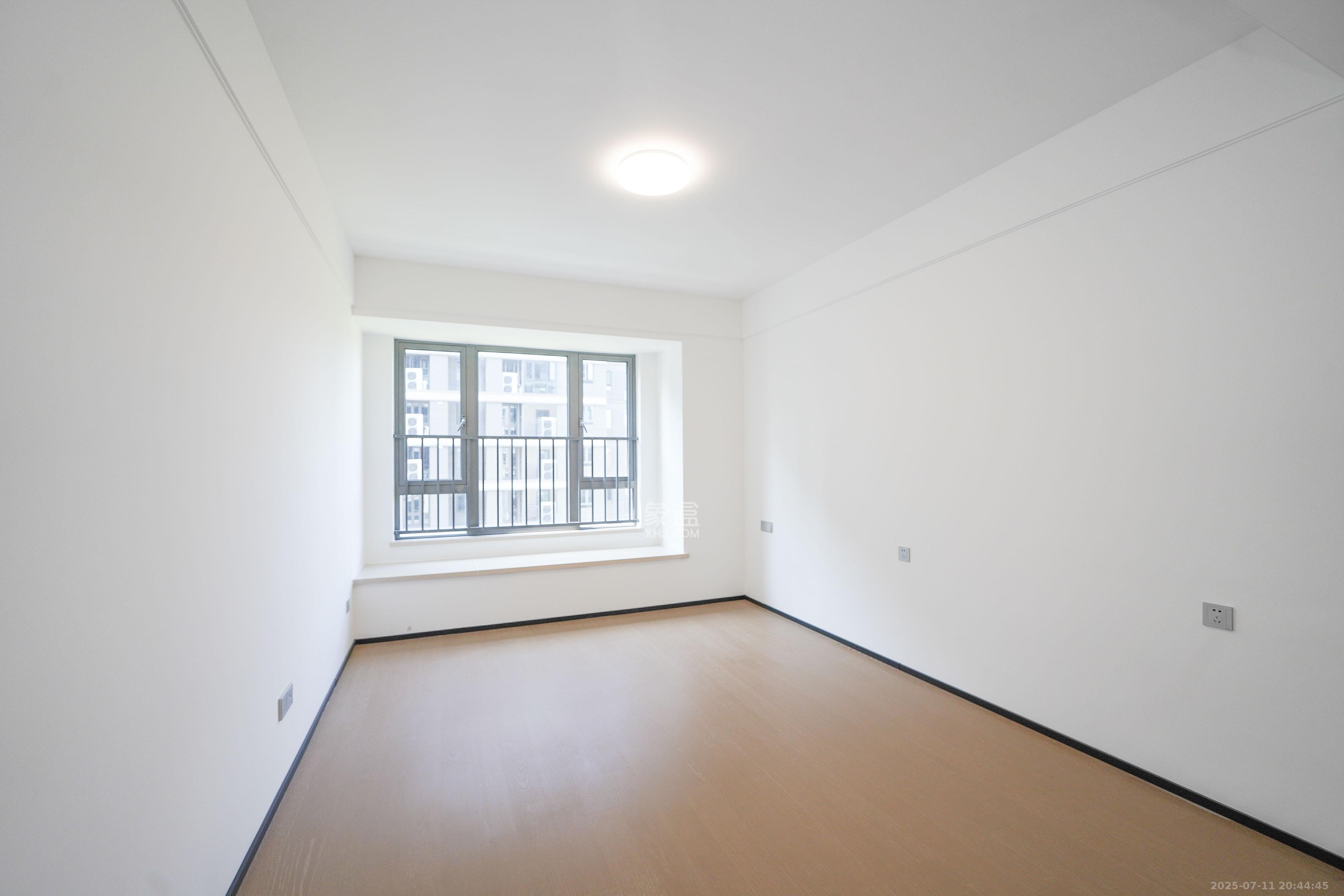 中海寰宇天下  4室2厅3卫    230.0万 中海寰宇天下  4室2厅3卫    230.0万卧室