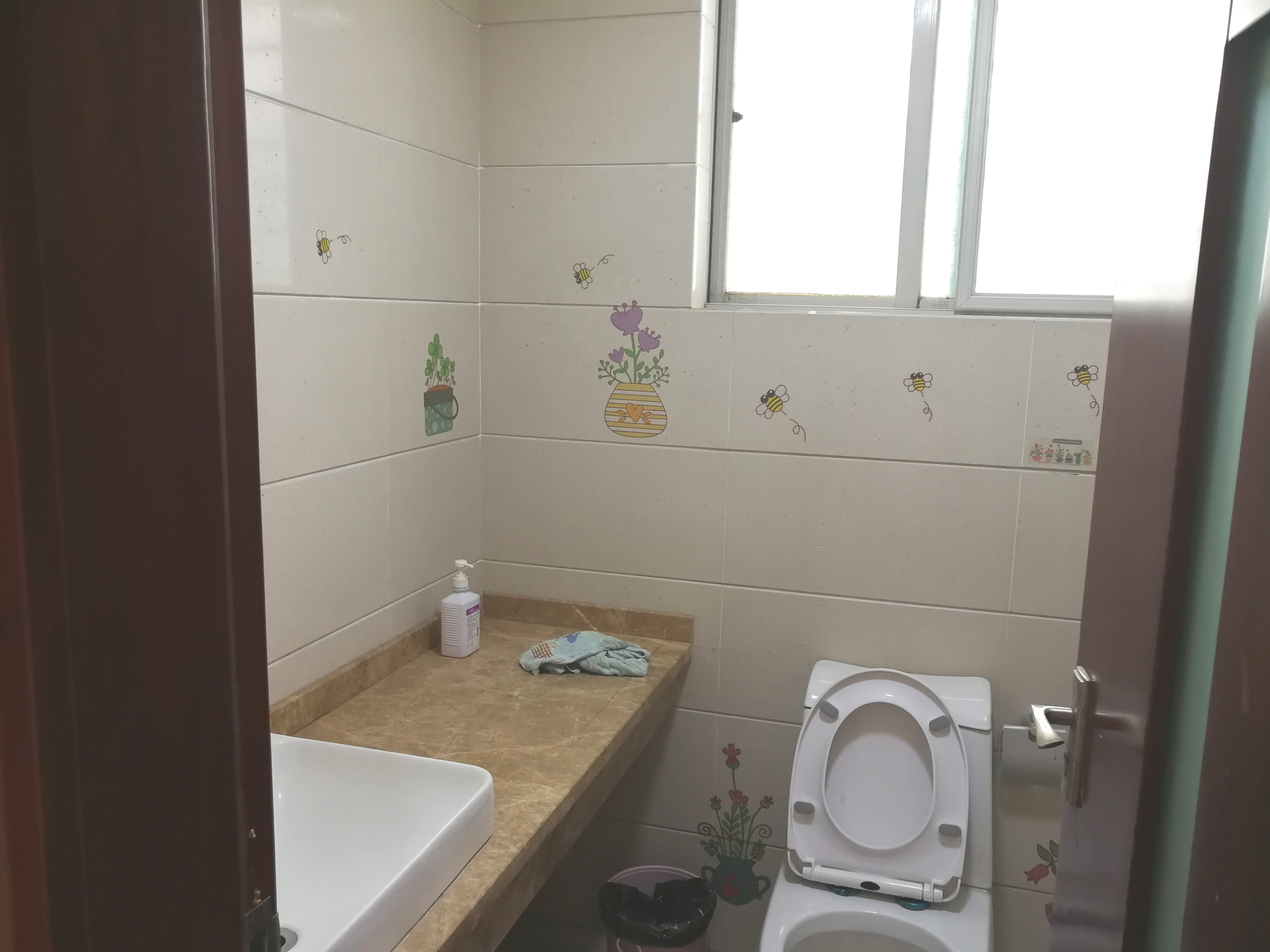 银通花园  3室2厅2卫   2800.00元/月室内图