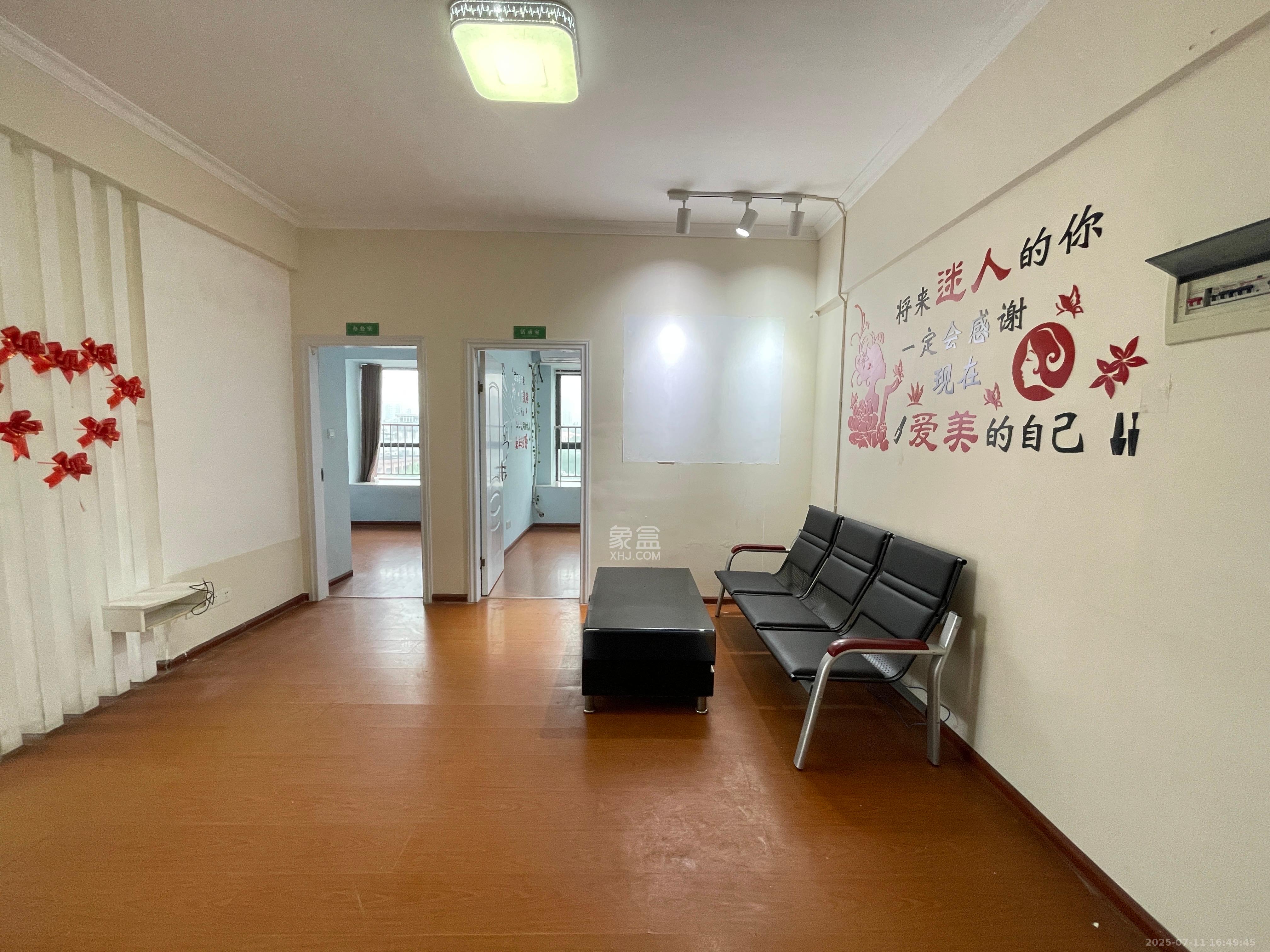 地华梅溪湖畔  2室1厅1卫    2200.0元/月 地华梅溪湖畔  2室1厅1卫    2200.0元/月室内图