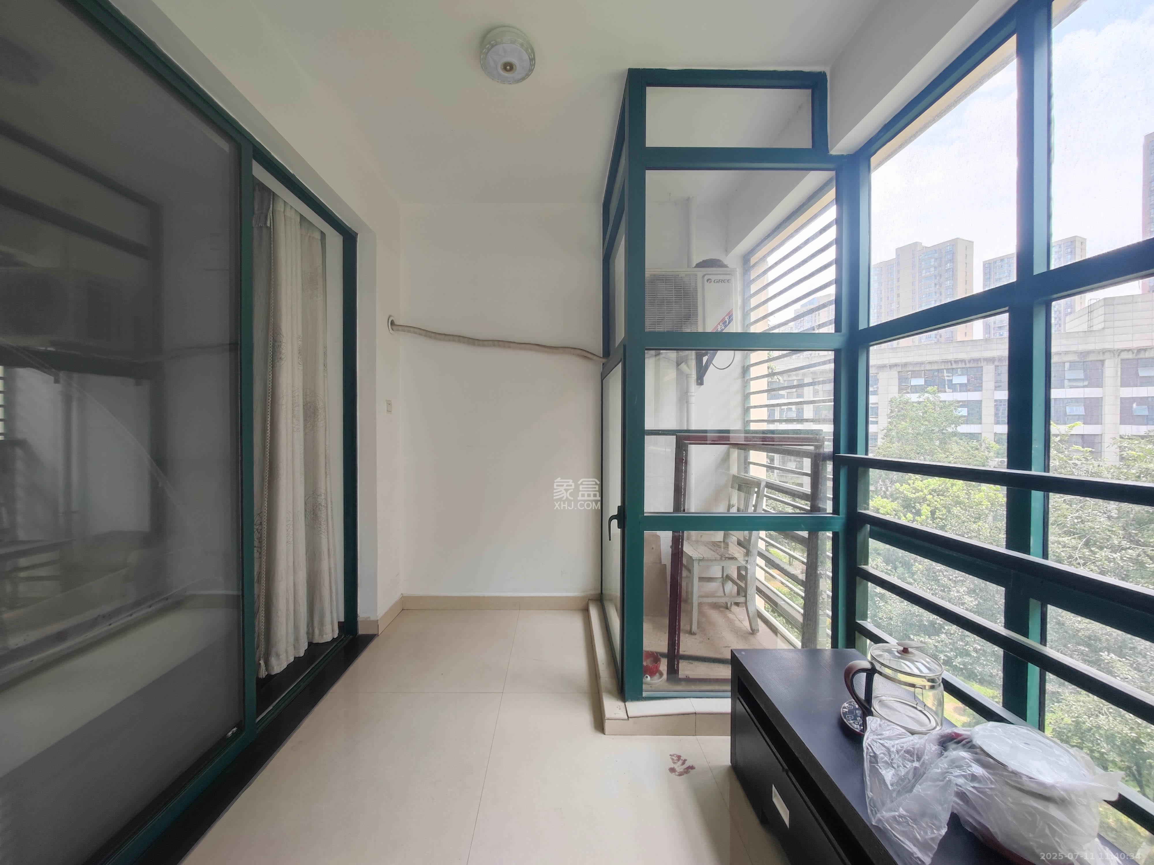 华盛世纪新城 4室2厅2卫 155.0万 华盛世纪新城 4室2厅2卫 155.0万阳台