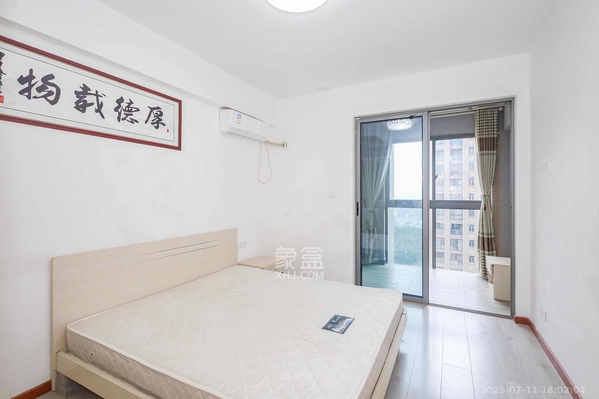 八方小区B区  1室2厅1卫   586.00万卧室