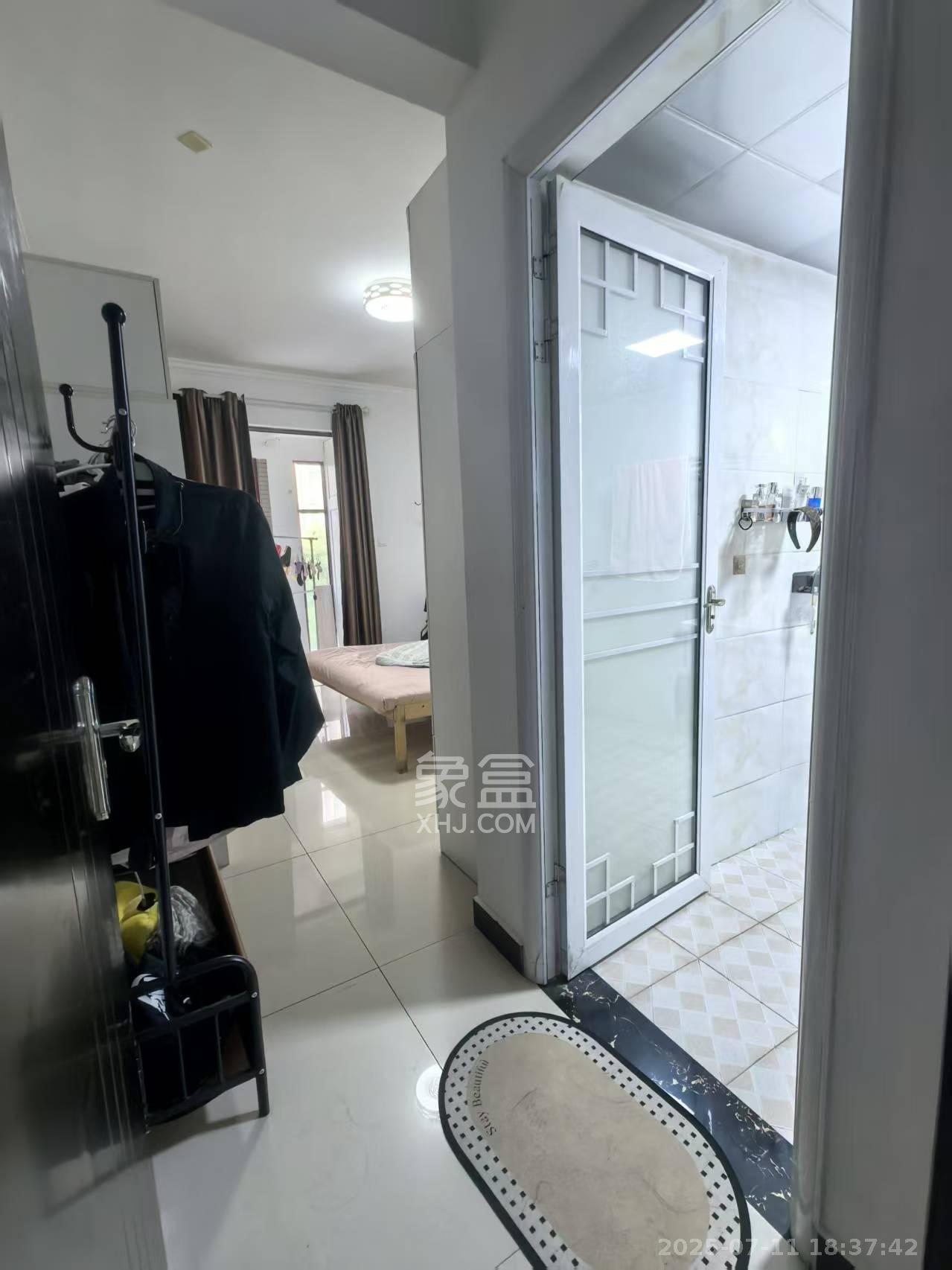 八方小区B区  3室2厅2卫   4200.00元/月室内图