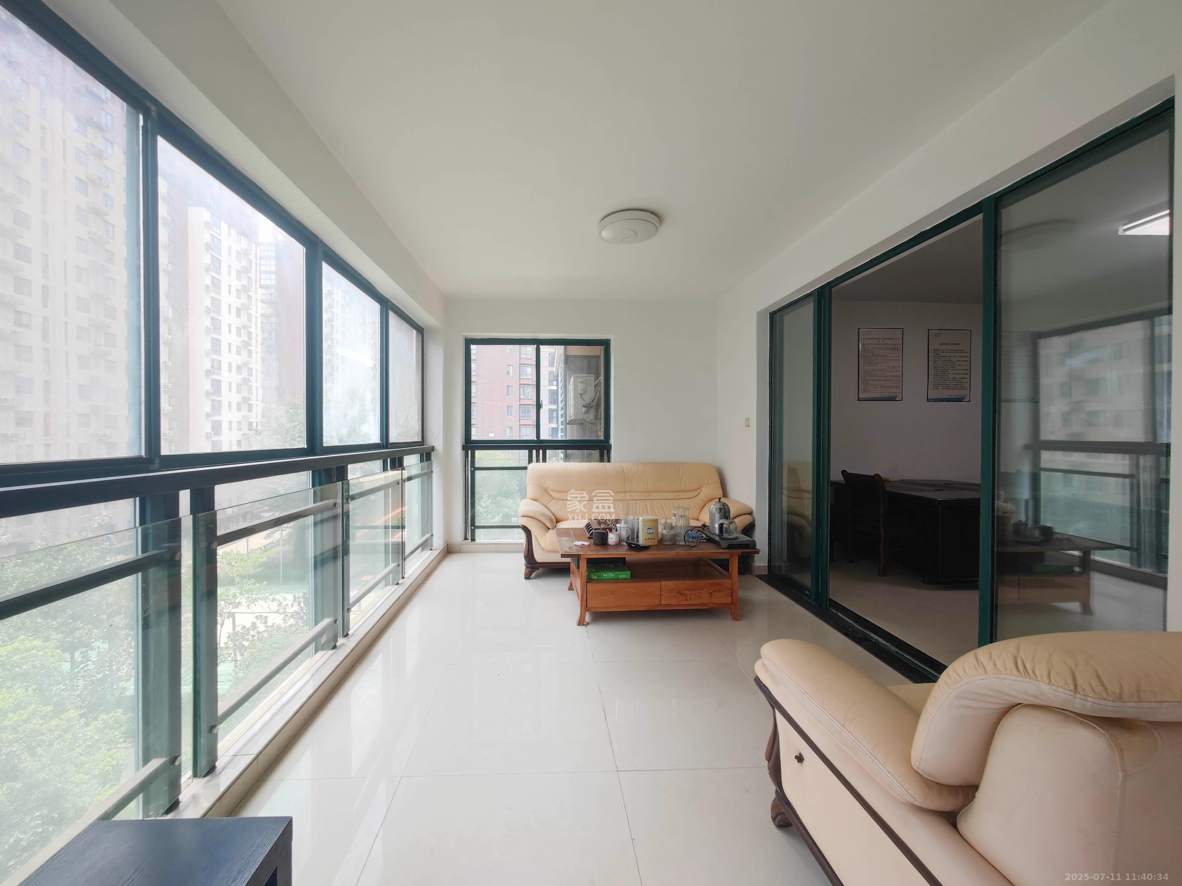 华盛世纪新城 4室2厅2卫 155.0万 华盛世纪新城 4室2厅2卫 155.0万阳台