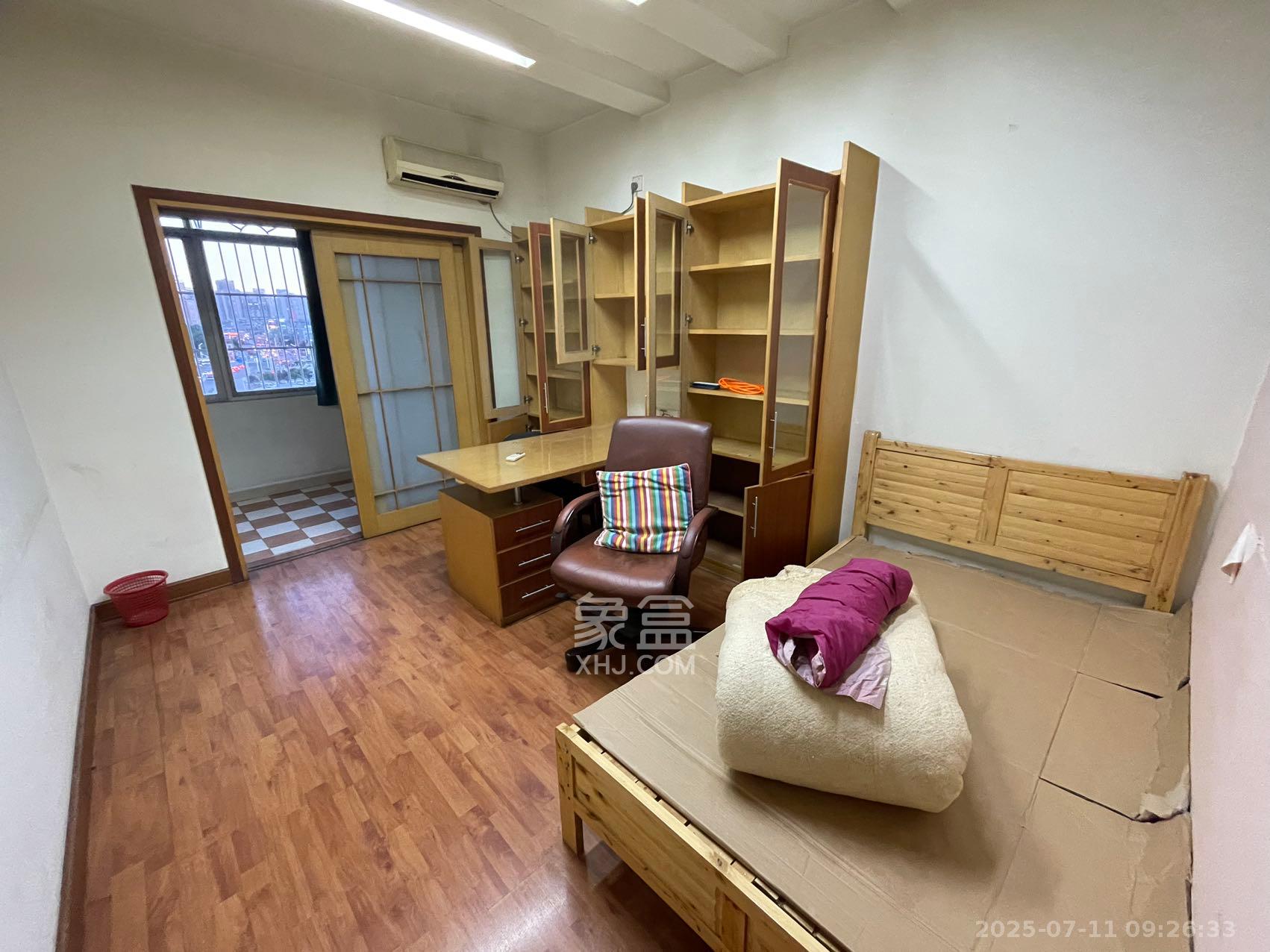 雅园小区  3室2厅2卫    2800.0元/月 雅园小区  3室2厅2卫    2800.0元/月室内图