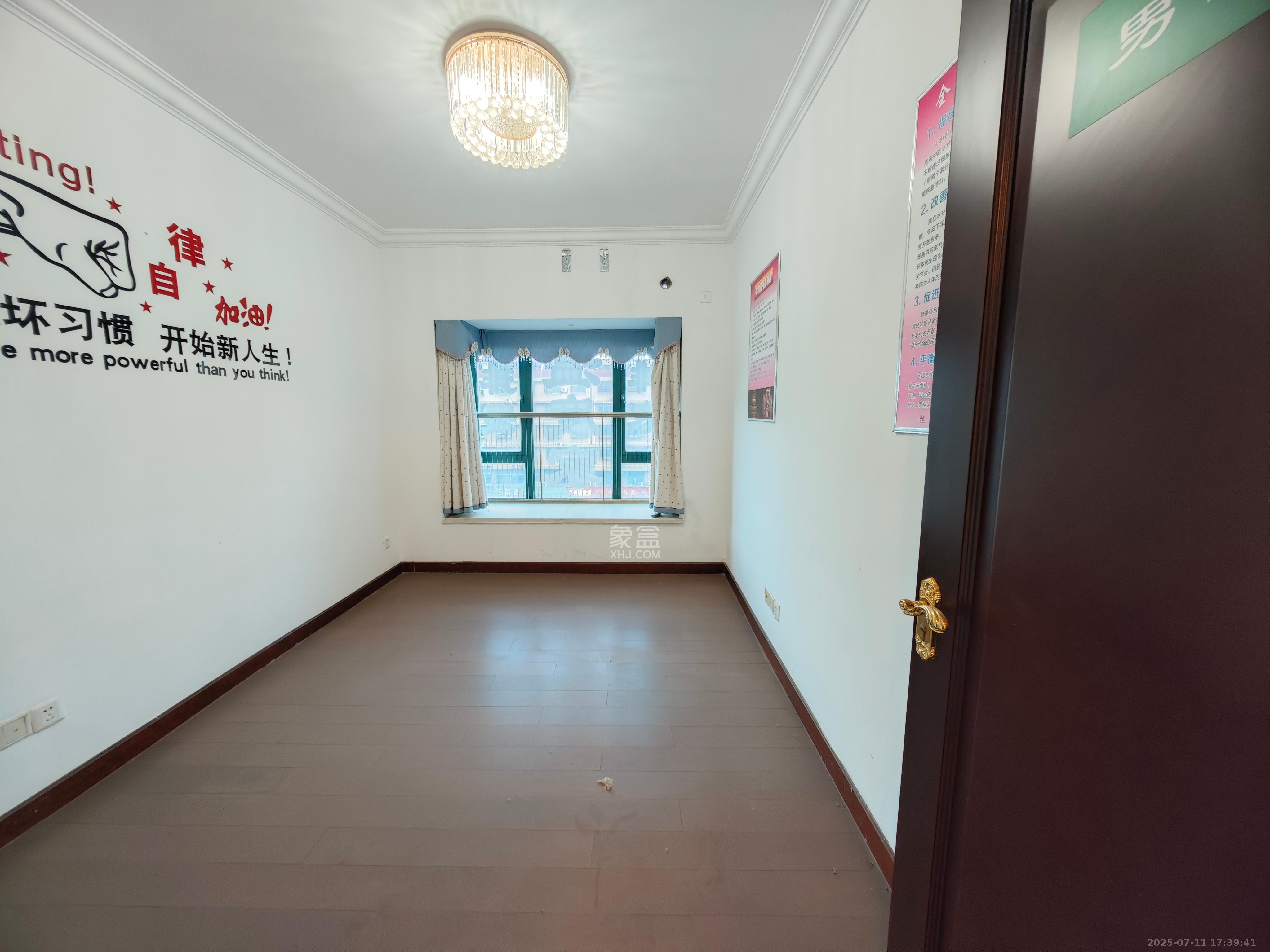 恒大翡翠华庭  3室2厅2卫   2200.00元/月室内图