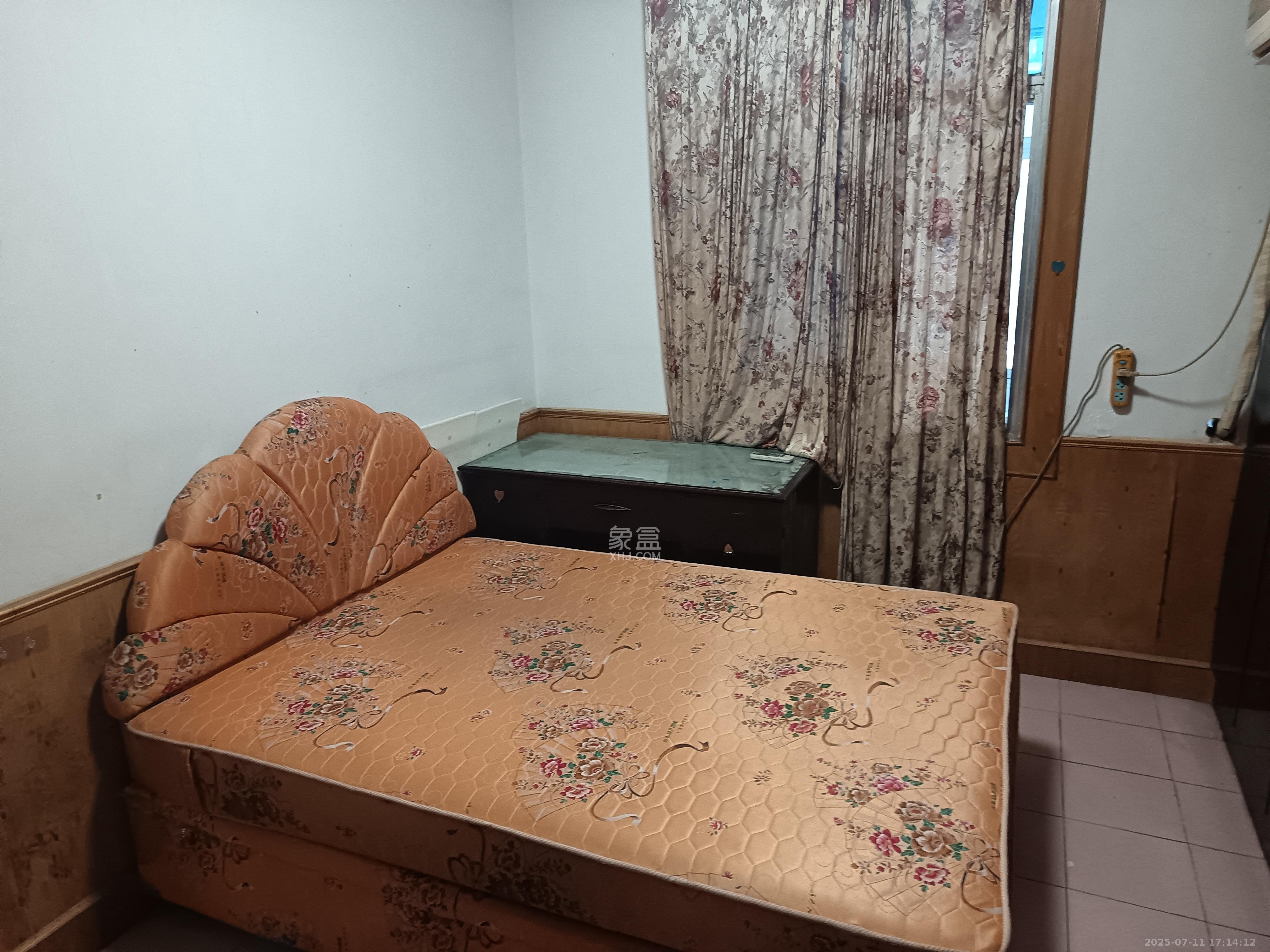 原长沙县仪器电教站小区  3室2厅1卫   1800.00元/月室内图