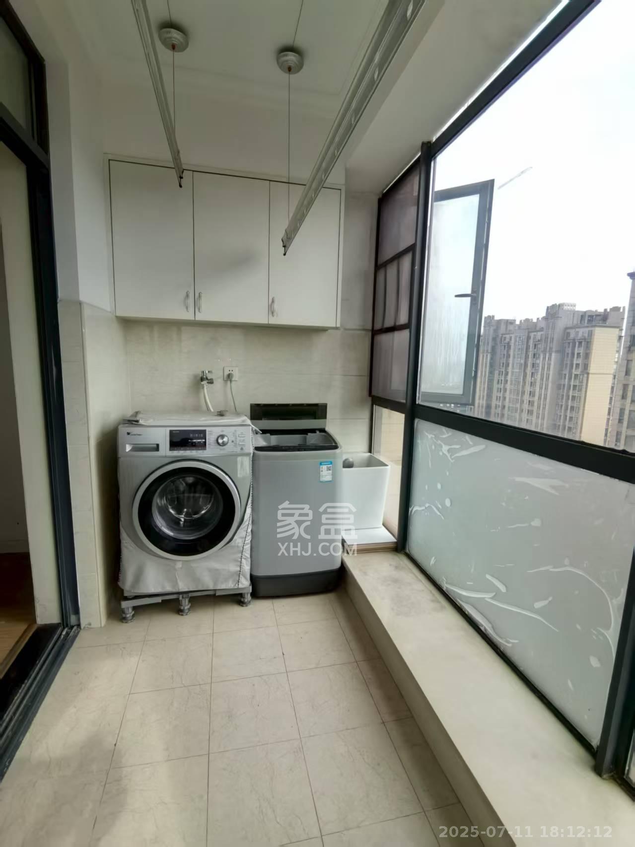 荣盛花语馨苑  3室2厅1卫   2600.00元/月室内图