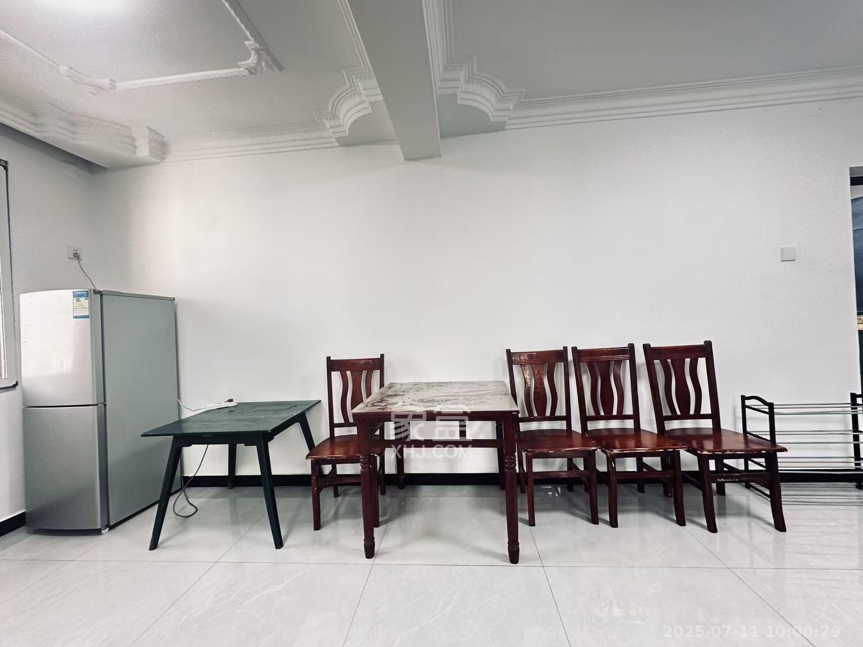 咸嘉花园  2室2厅1卫   1800.00元/月室内图