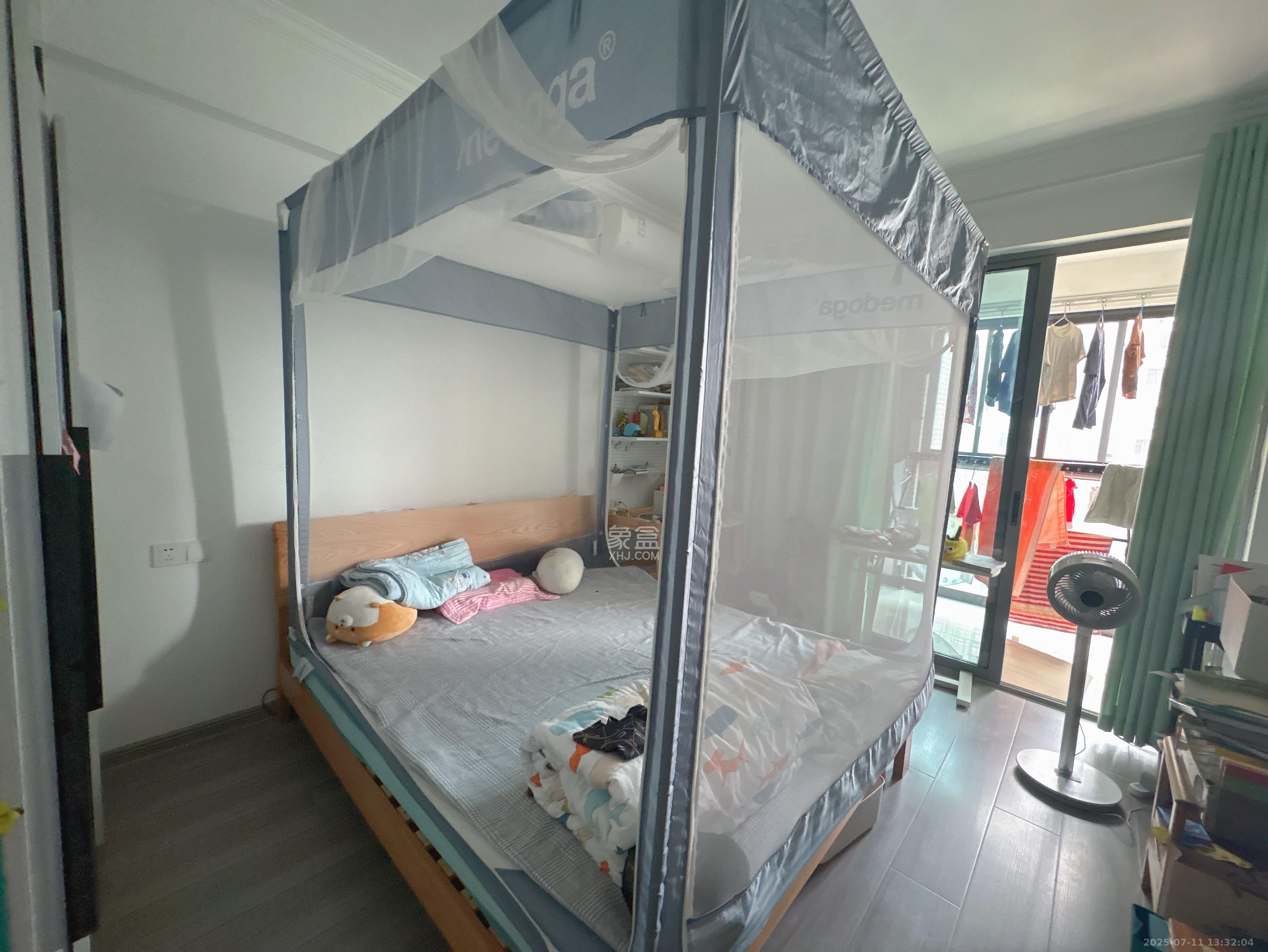 八方小区B区  4室2厅2卫   8200.00元/月室内图
