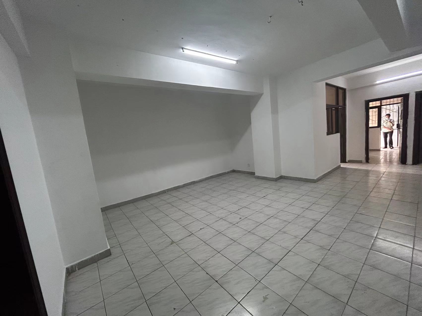 南海大厦(五指山路) 4室2厅1卫 2000.0元/月 南海大厦(五指山路) 4室2厅1卫 2000.0元/月室内图