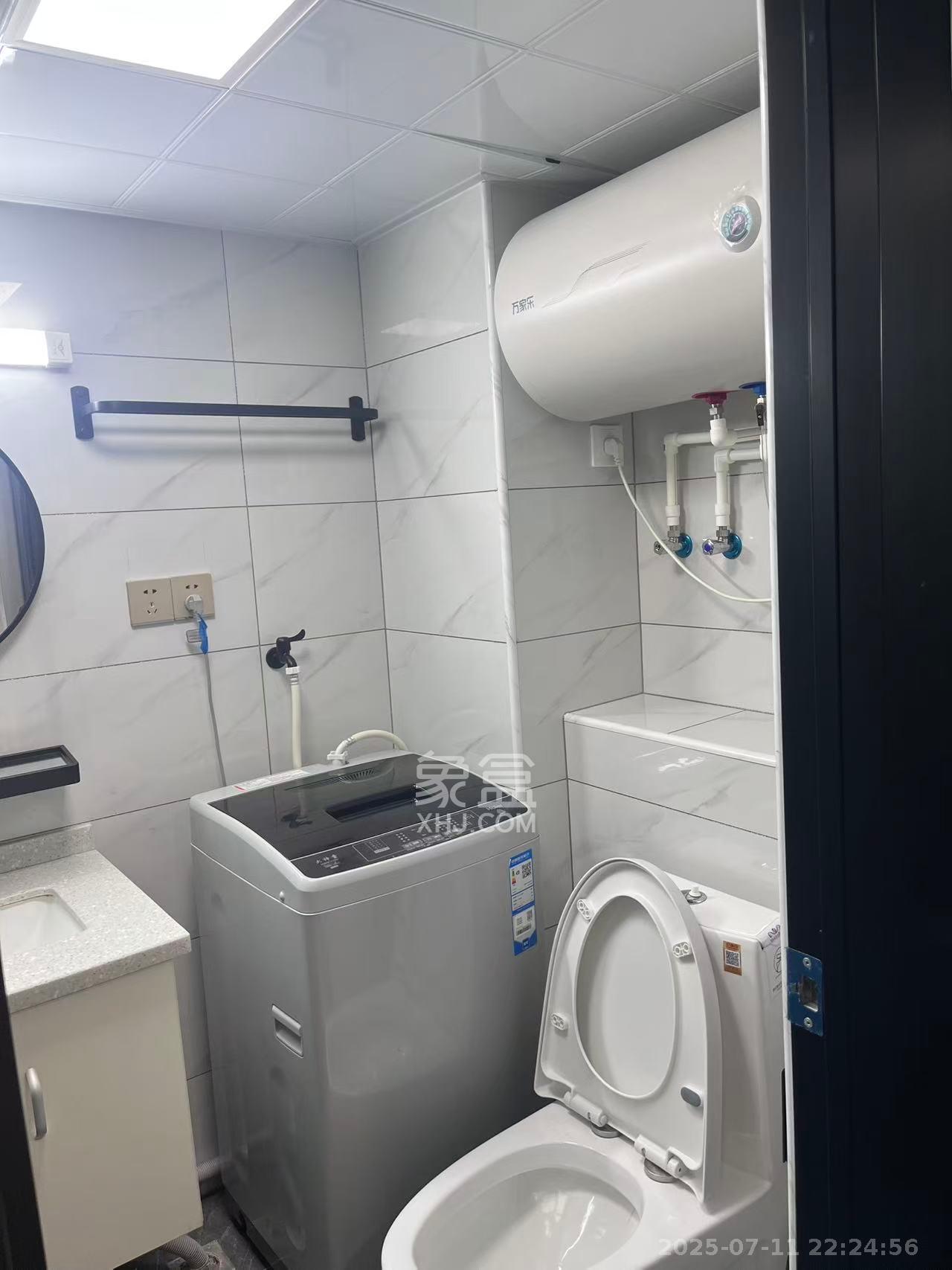 藏珑湖上公馆  2室1厅1卫    2300.0元/月 藏珑湖上公馆  2室1厅1卫    2300.0元/月室内图