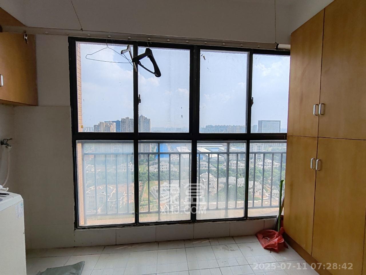 三一街区  3室2厅1卫   1800.00元/月室内图