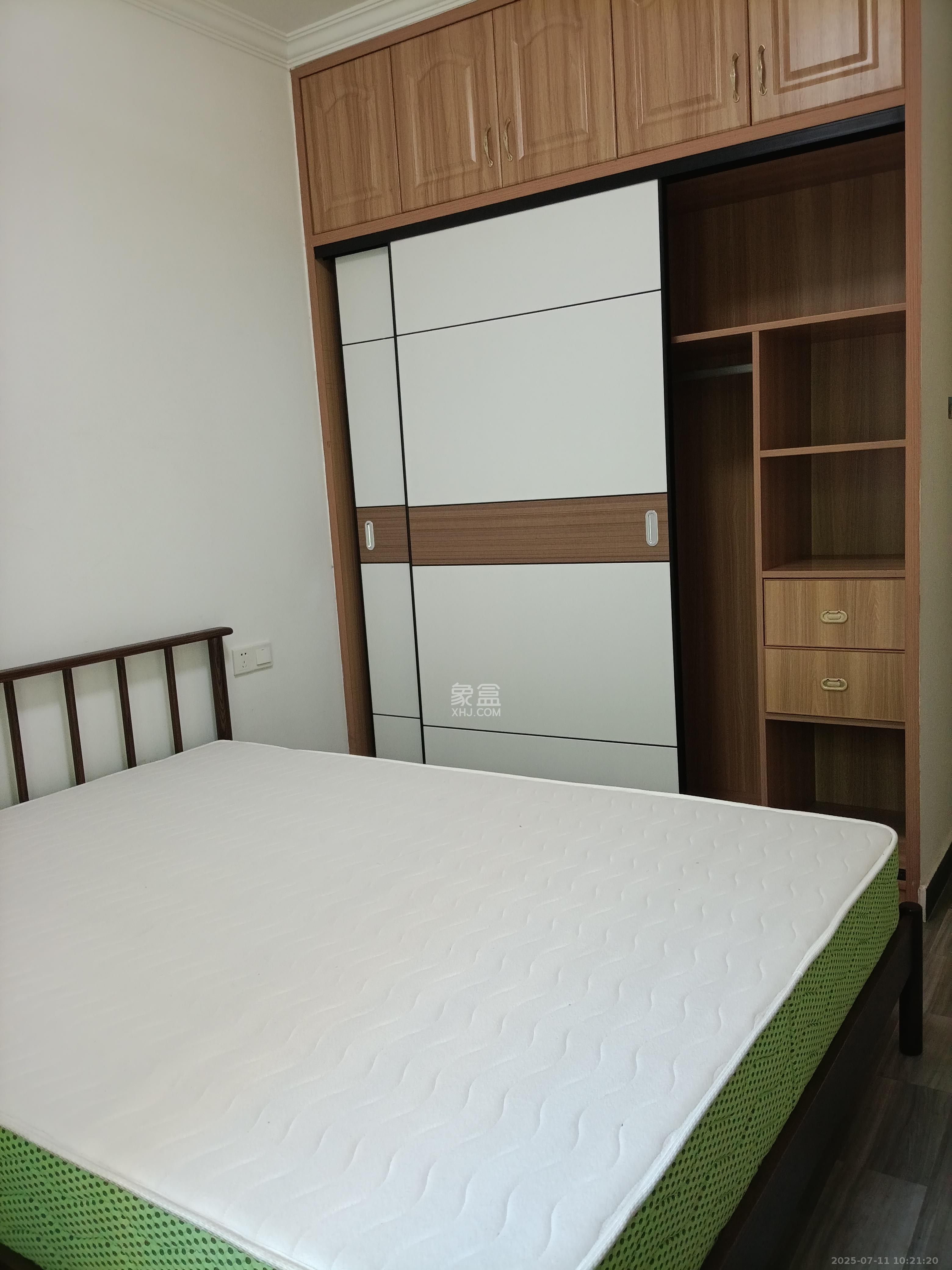 华润凤凰城一期  4室2厅2卫    3000.0元/月 华润凤凰城一期  4室2厅2卫    3000.0元/月