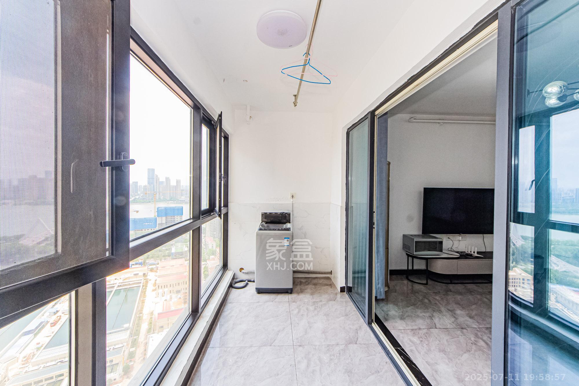 北辰三角洲E7区 4室2厅2卫 230.0万 北辰三角洲E7区 4室2厅2卫 230.0万阳台