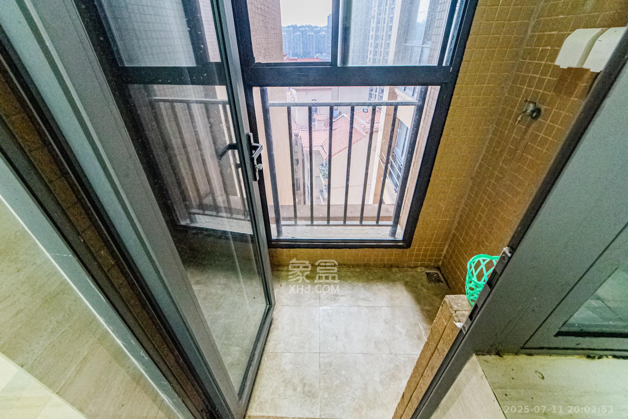 珠江郦城薰衣道  3室2厅1卫    72.0万 珠江郦城薰衣道  3室2厅1卫    72.0万阳台