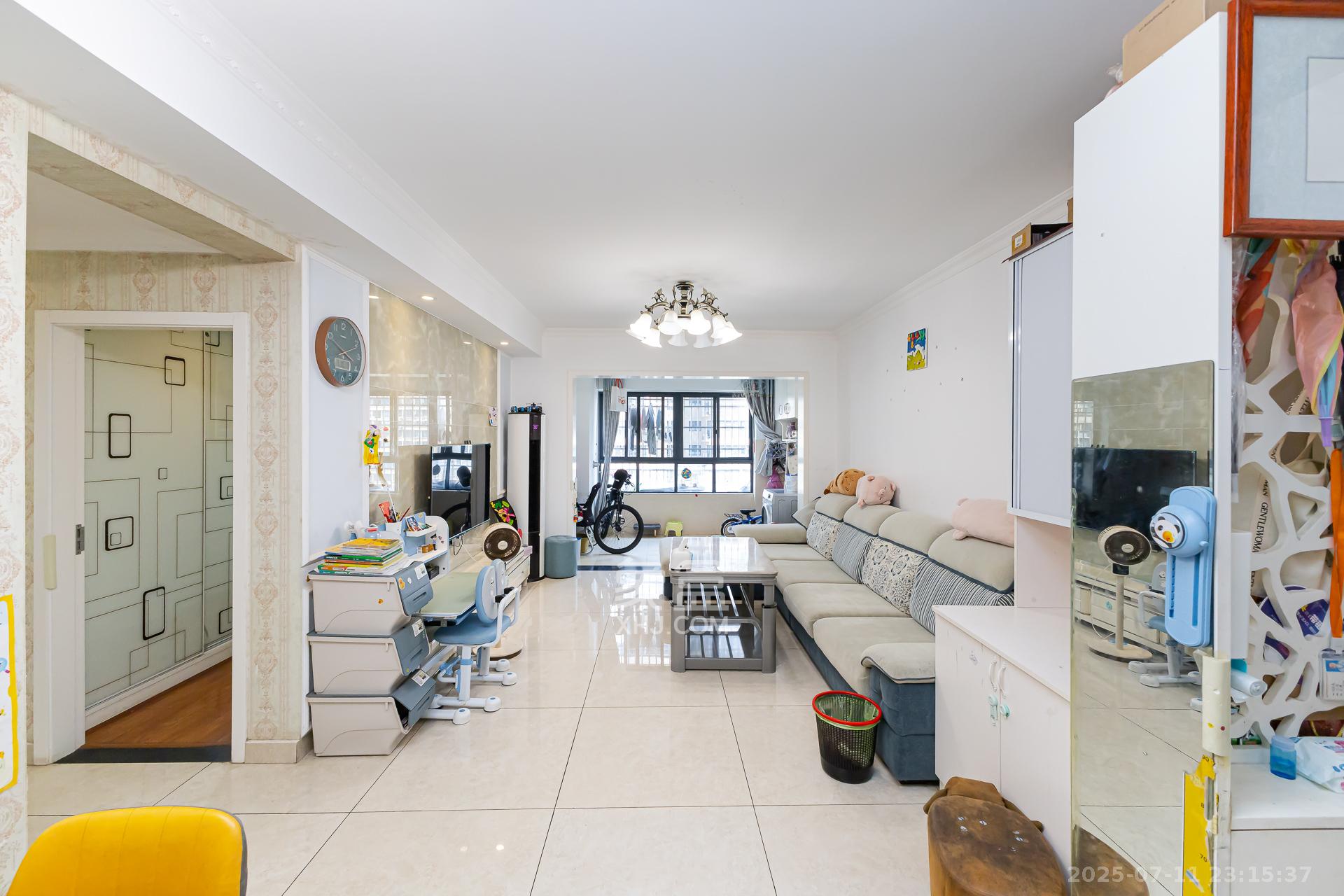 勤诚达新界  3室2厅1卫    75.0万 勤诚达新界  3室2厅1卫    75.0万客厅