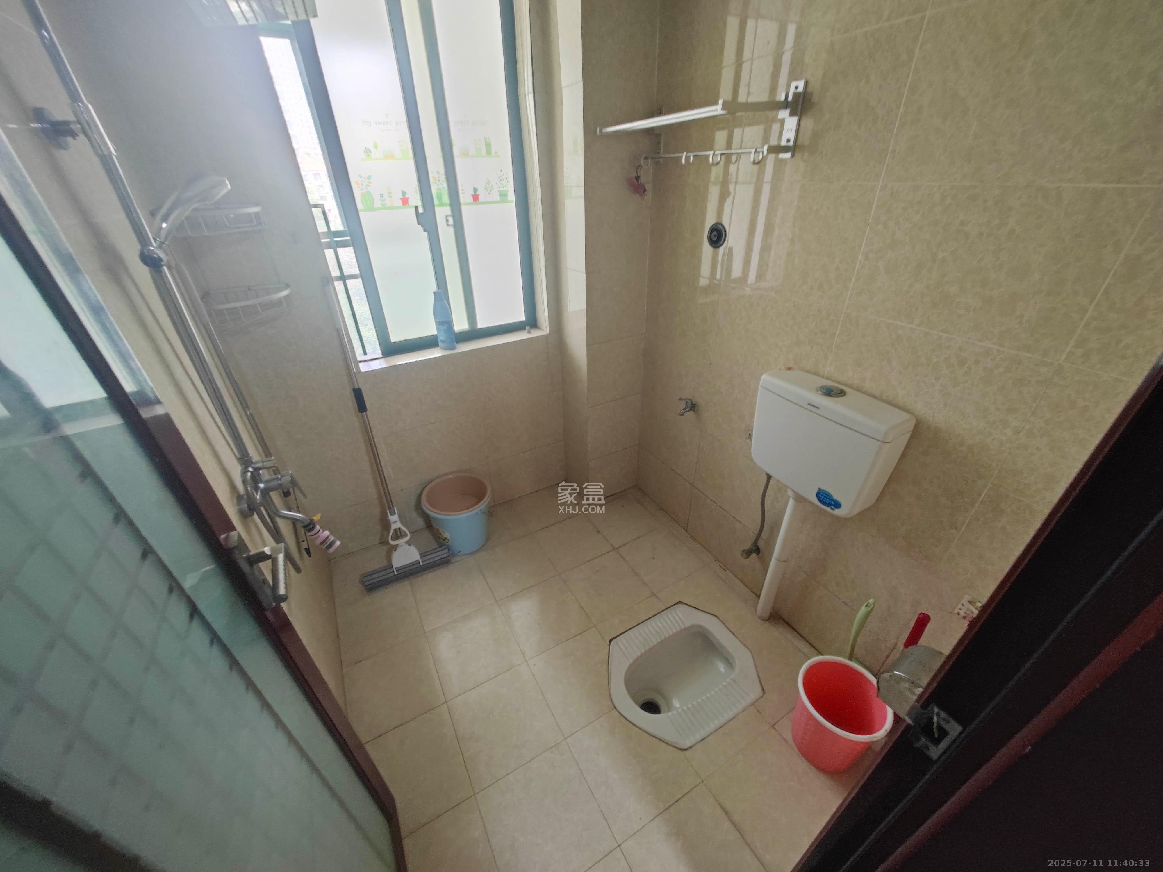 华盛世纪新城 4室2厅2卫 155.0万 华盛世纪新城 4室2厅2卫 155.0万卫生间