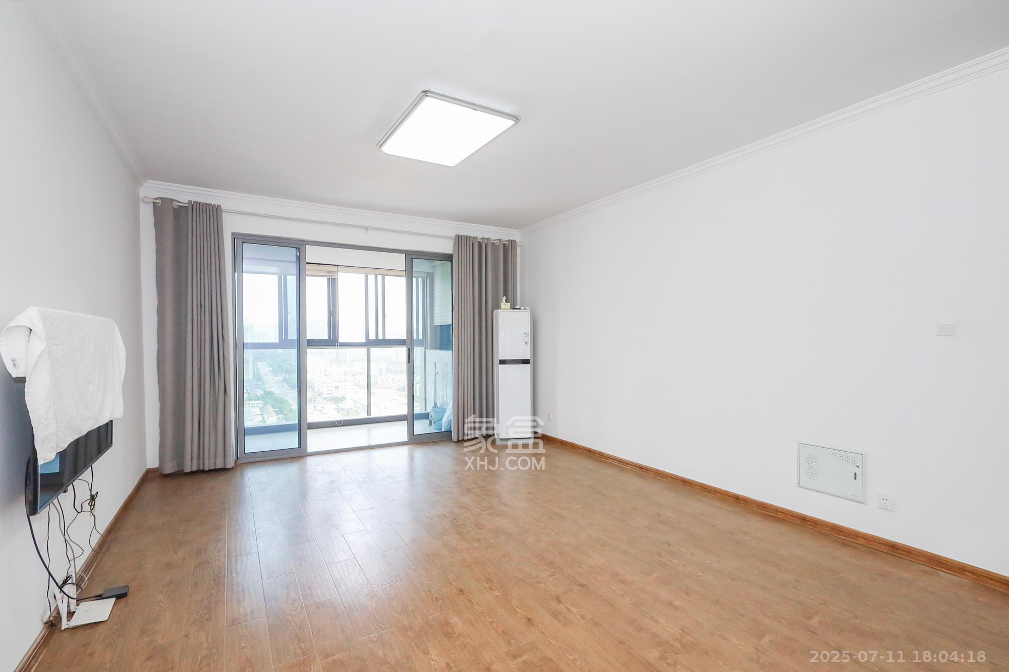 八方小区C区  3室2厅2卫    368.0万 八方小区C区  3室2厅2卫    368.0万客厅