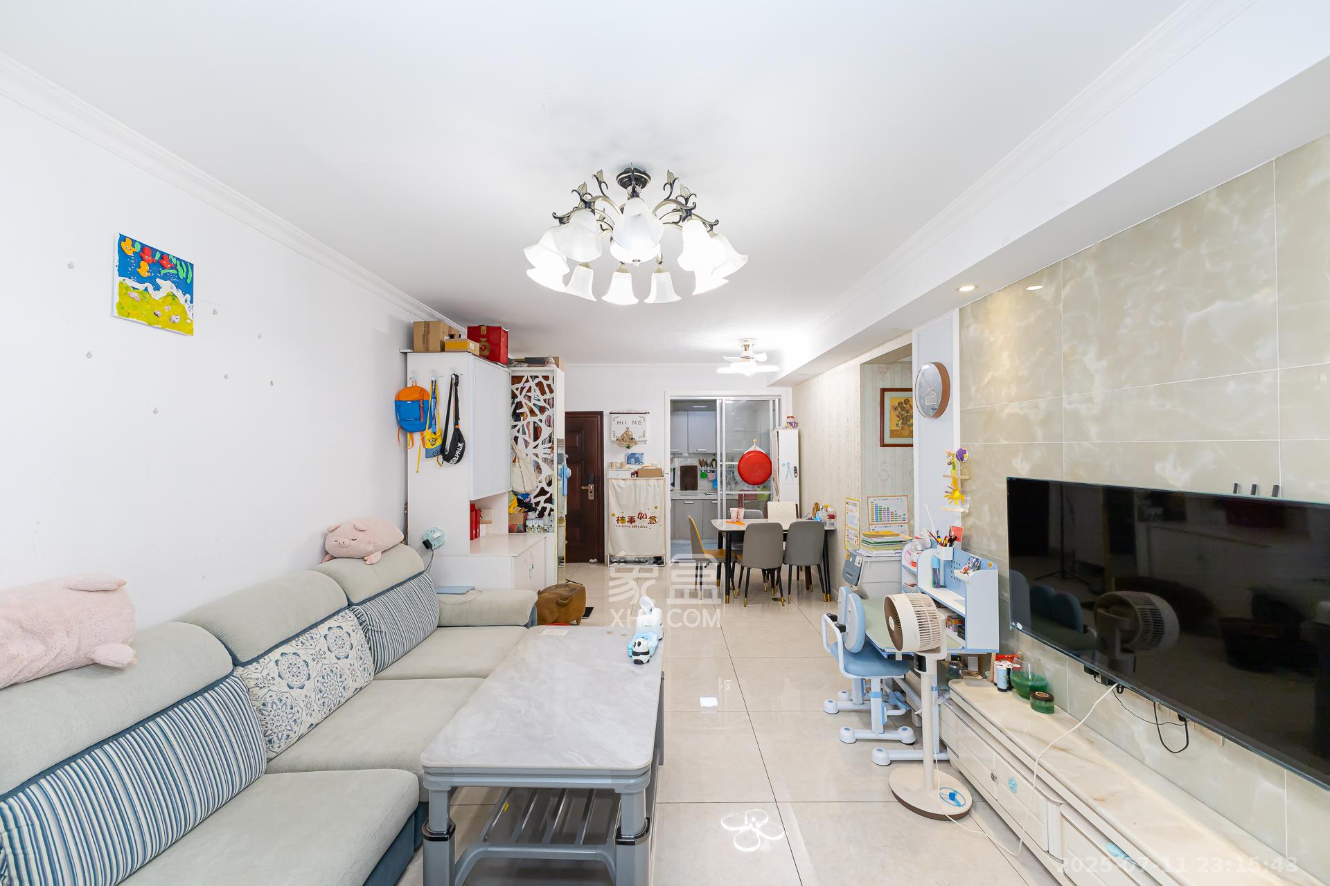 勤诚达新界  3室2厅1卫    75.0万 勤诚达新界  3室2厅1卫    75.0万客厅