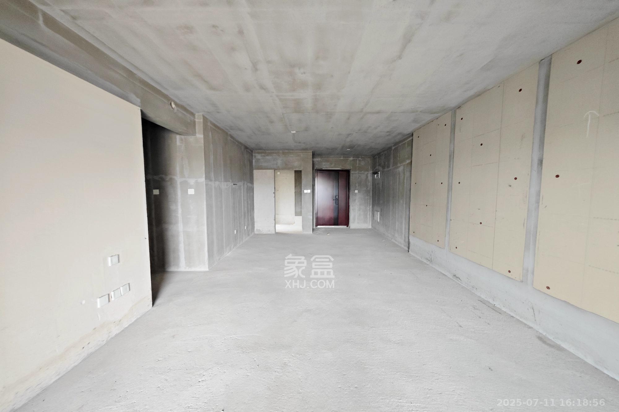 国欣向荣府 4室2厅2卫 130.0万 国欣向荣府 4室2厅2卫 130.0万客厅