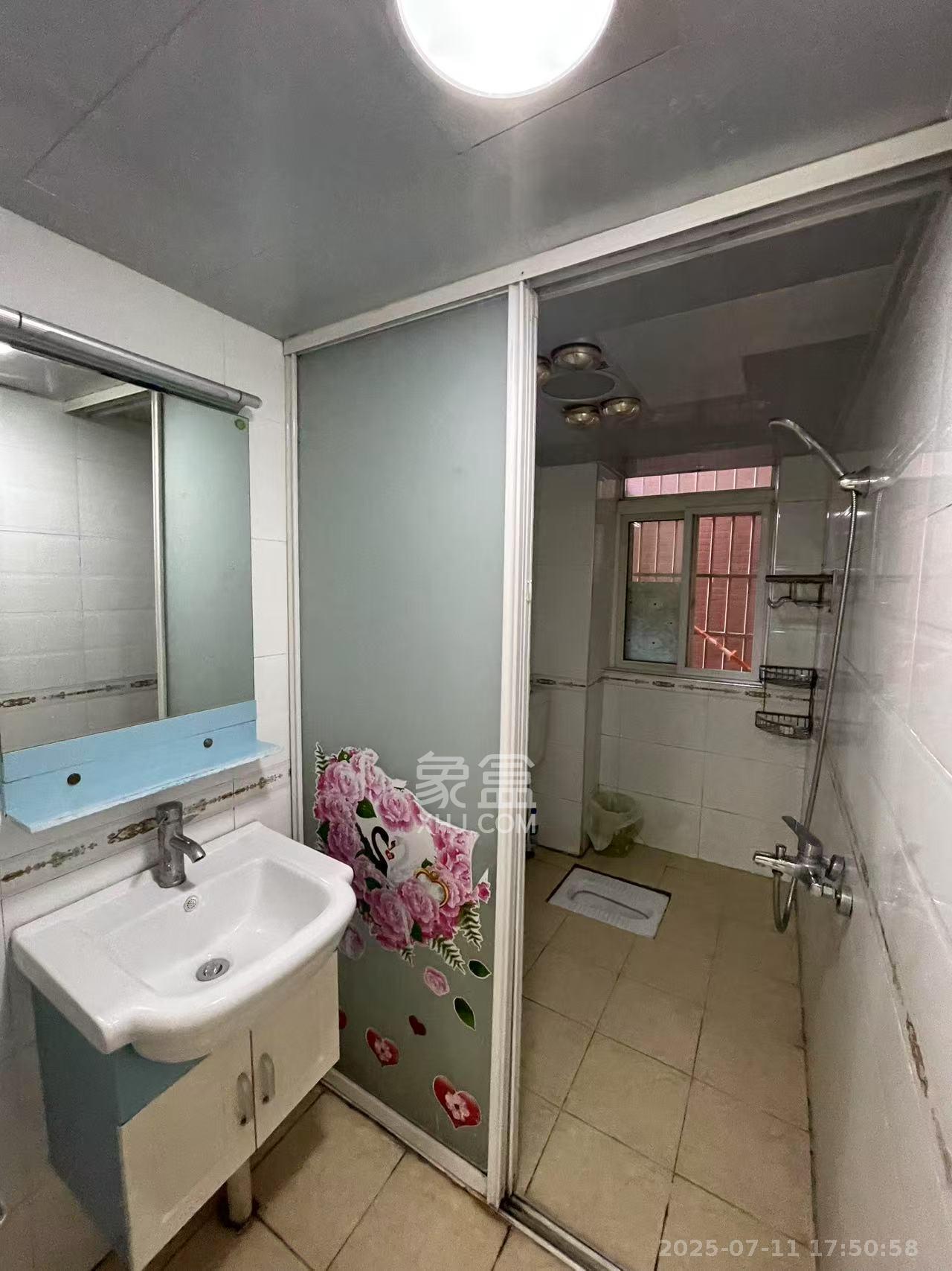 弘欣公寓  1室2厅1卫   1600.00元/月室内图