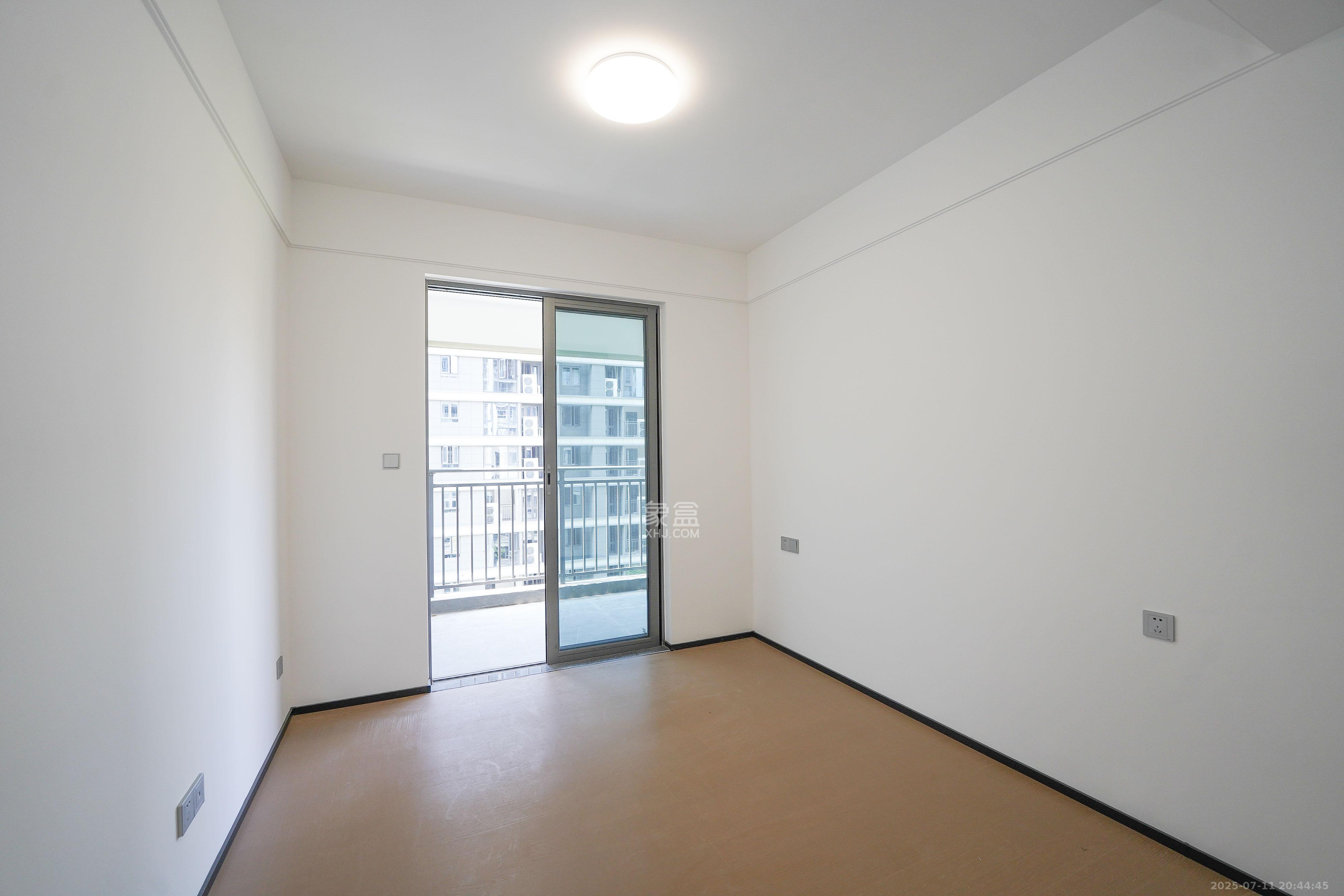 中海寰宇天下  4室2厅3卫    230.0万 中海寰宇天下  4室2厅3卫    230.0万卧室