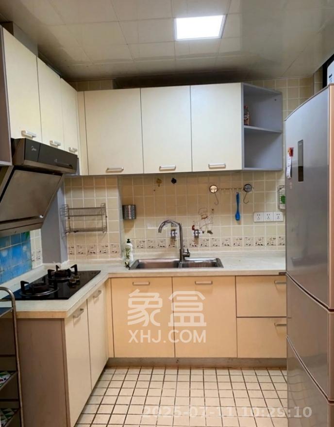 阳光100三期  2室2厅1卫   2600.00元/月室内图
