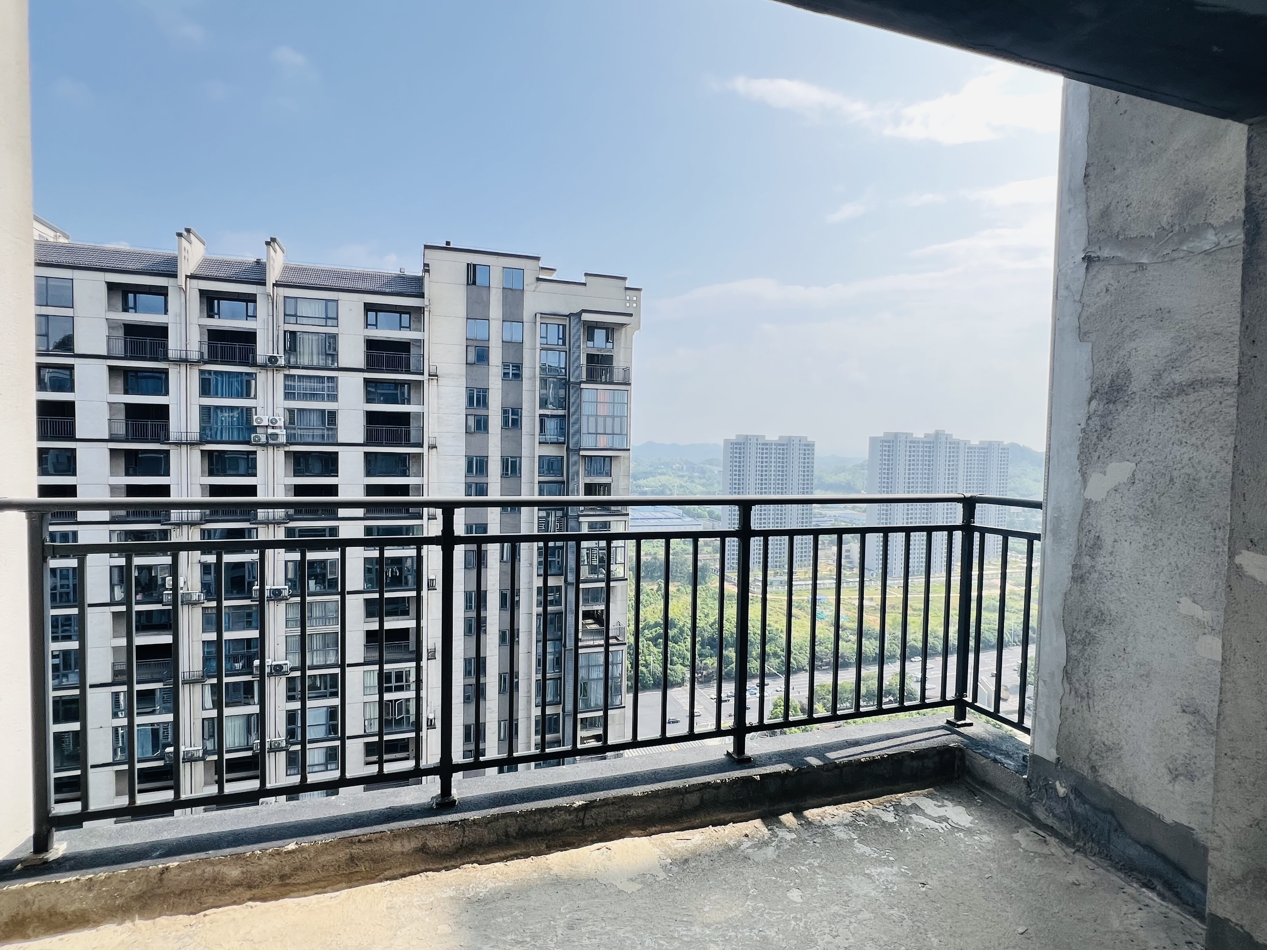 领御一方中心 3室2厅2卫 64.8万 领御一方中心 3室2厅2卫 64.8万客厅