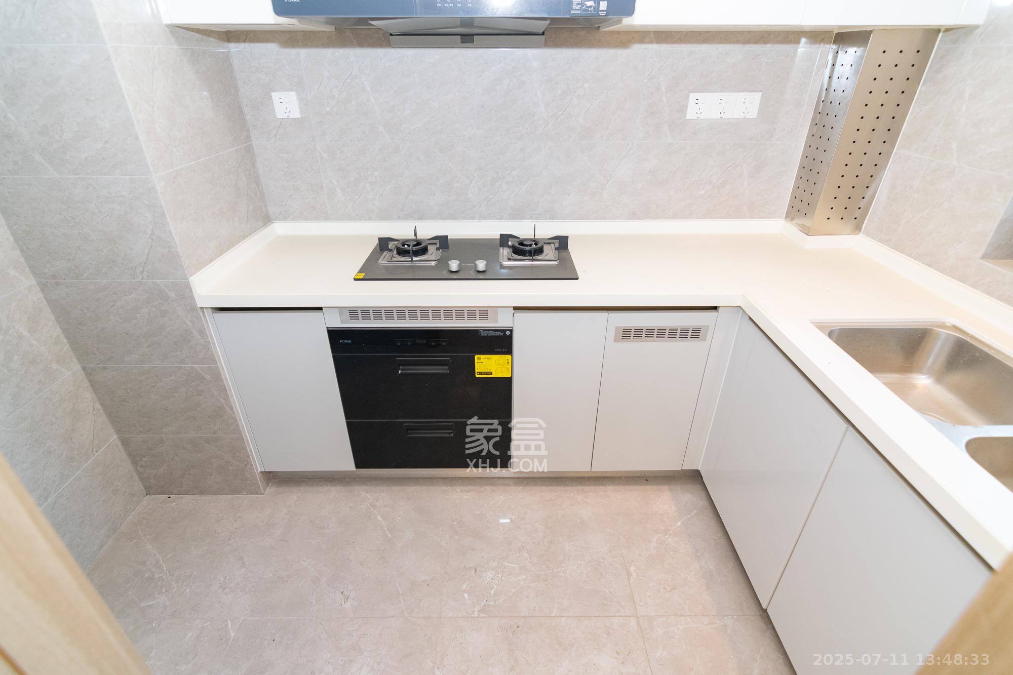 金辉优步学府  4室2厅2卫    105.0万 金辉优步学府  4室2厅2卫    105.0万厨房