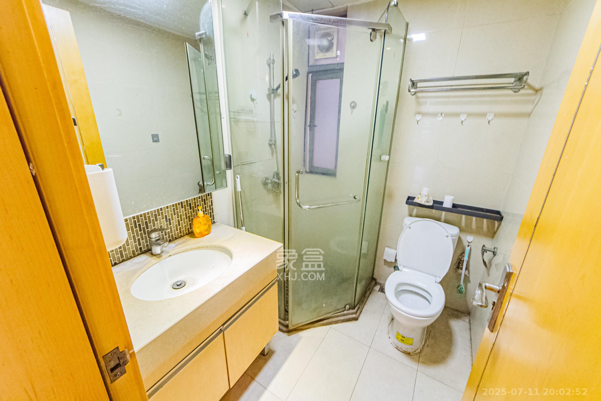 珠江郦城薰衣道  3室2厅1卫    72.0万 珠江郦城薰衣道  3室2厅1卫    72.0万卫生间