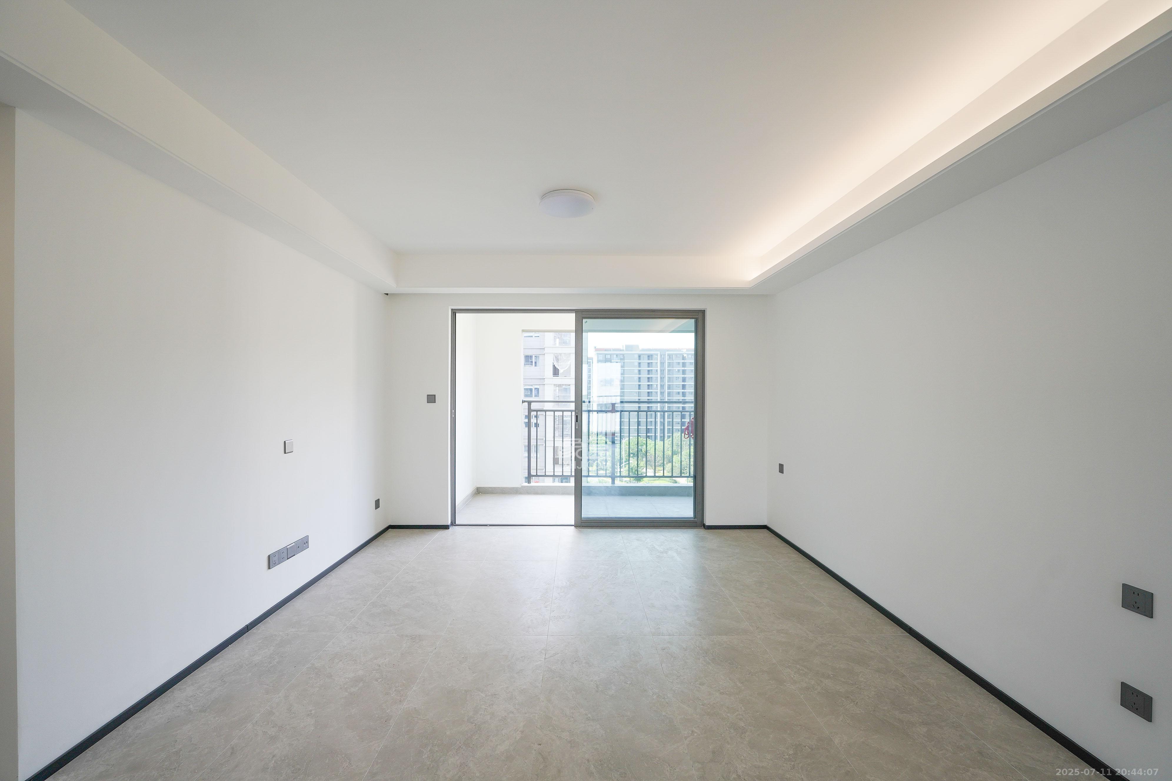 中海寰宇天下 4室2厅2卫 148.00万 中海寰宇天下 4室2厅2卫 148.00万客厅