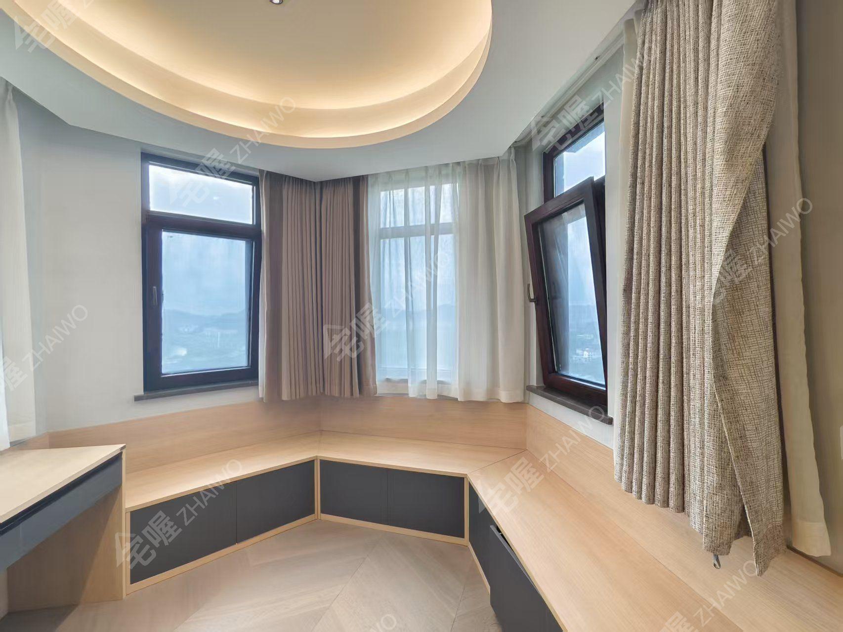 怡河园 4室2厅2卫 218.0万 怡河园 4室2厅2卫 218.0万客厅