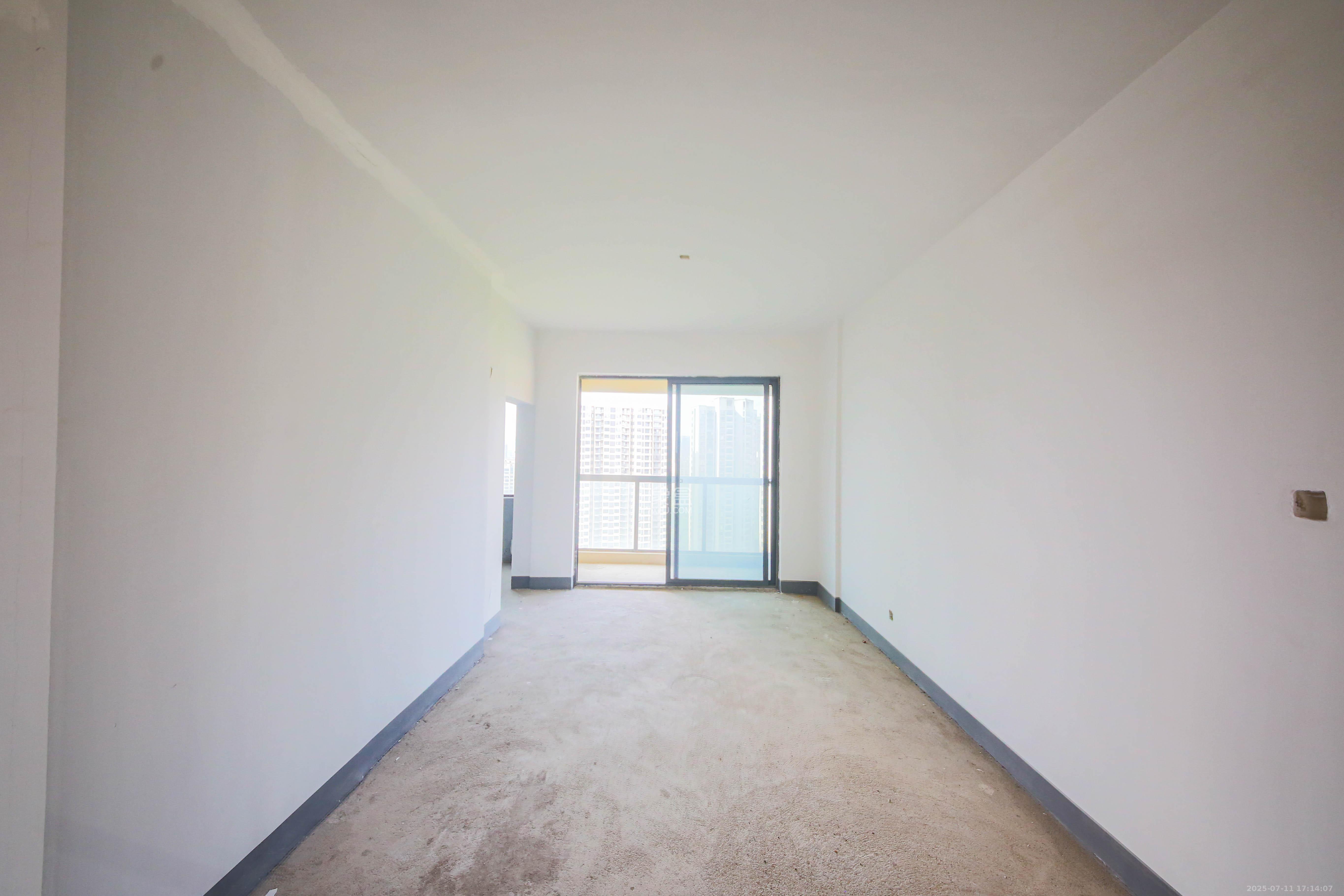 博林云栖 5室2厅3卫 230.0万 博林云栖 5室2厅3卫 230.0万客厅