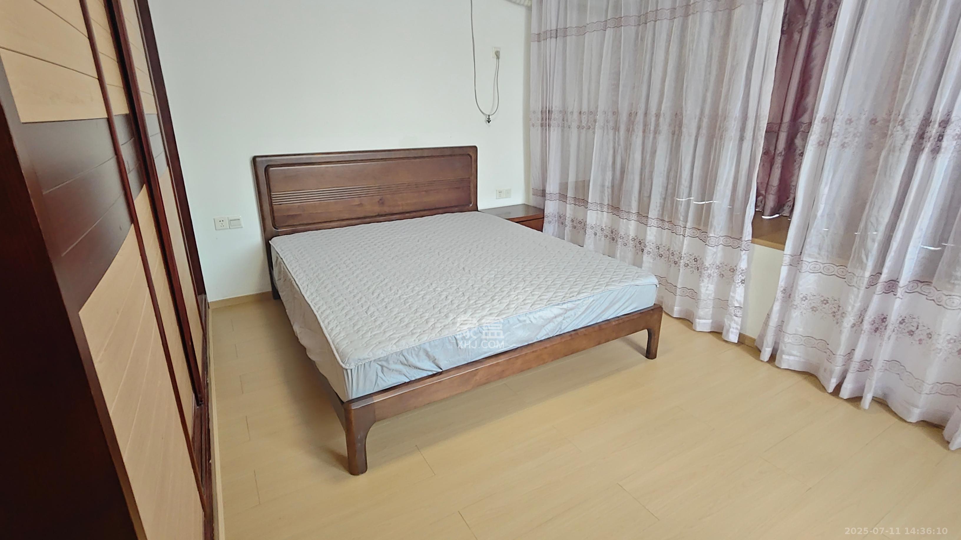 嘉盛华庭（一期、二期、三期）  3室2厅2卫   3200.00元/月室内图
