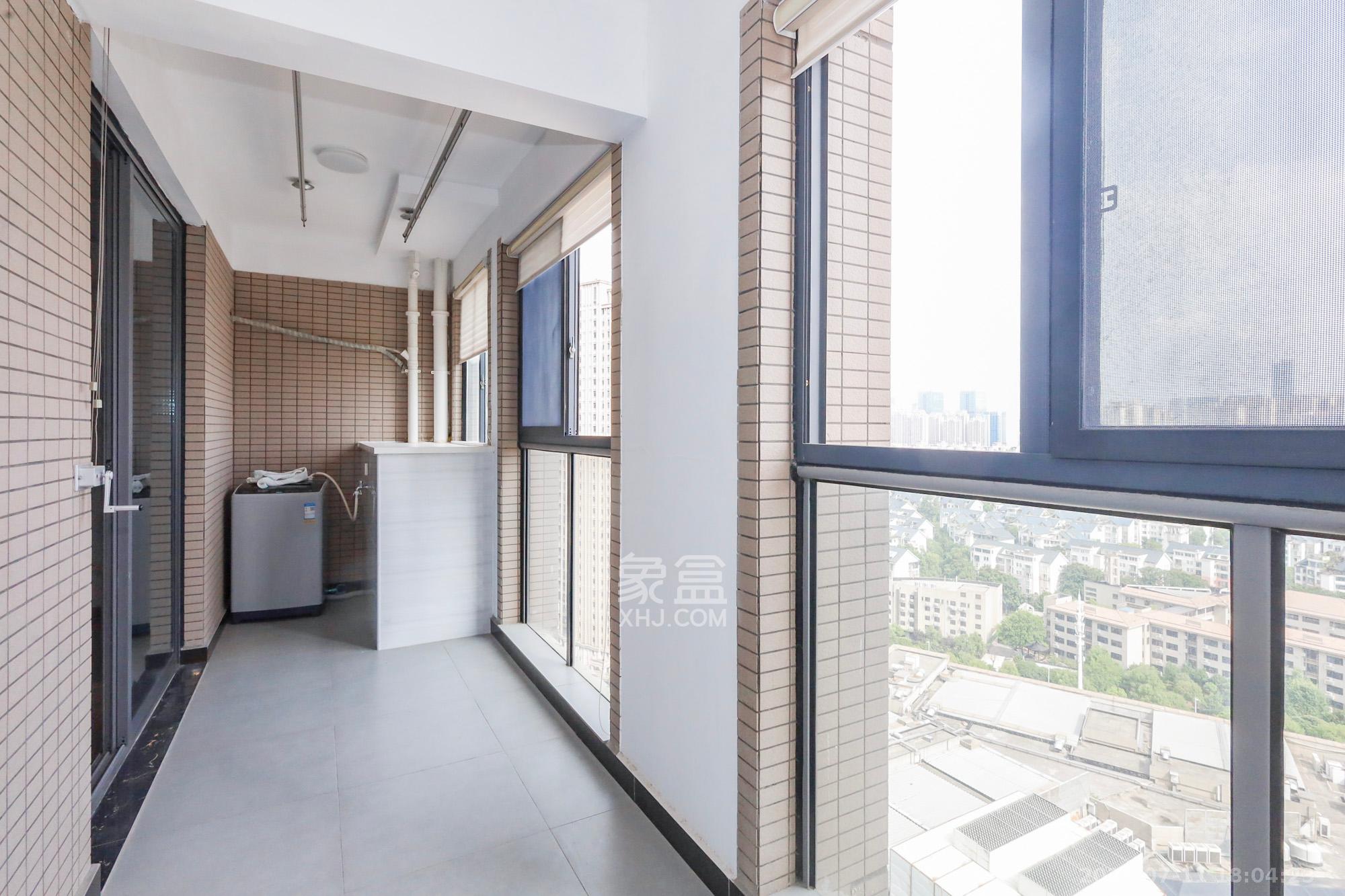 八方小区C区  3室2厅2卫    368.0万 八方小区C区  3室2厅2卫    368.0万阳台