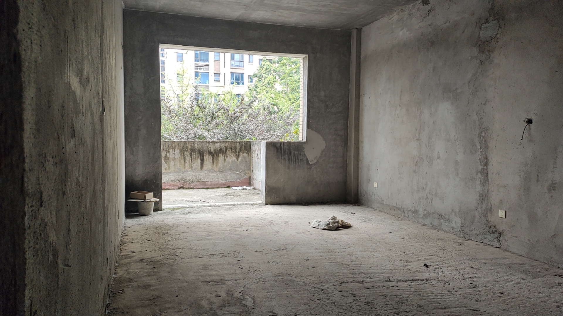 悦江山 4室2厅2卫 105.0万 悦江山 4室2厅2卫 105.0万客厅