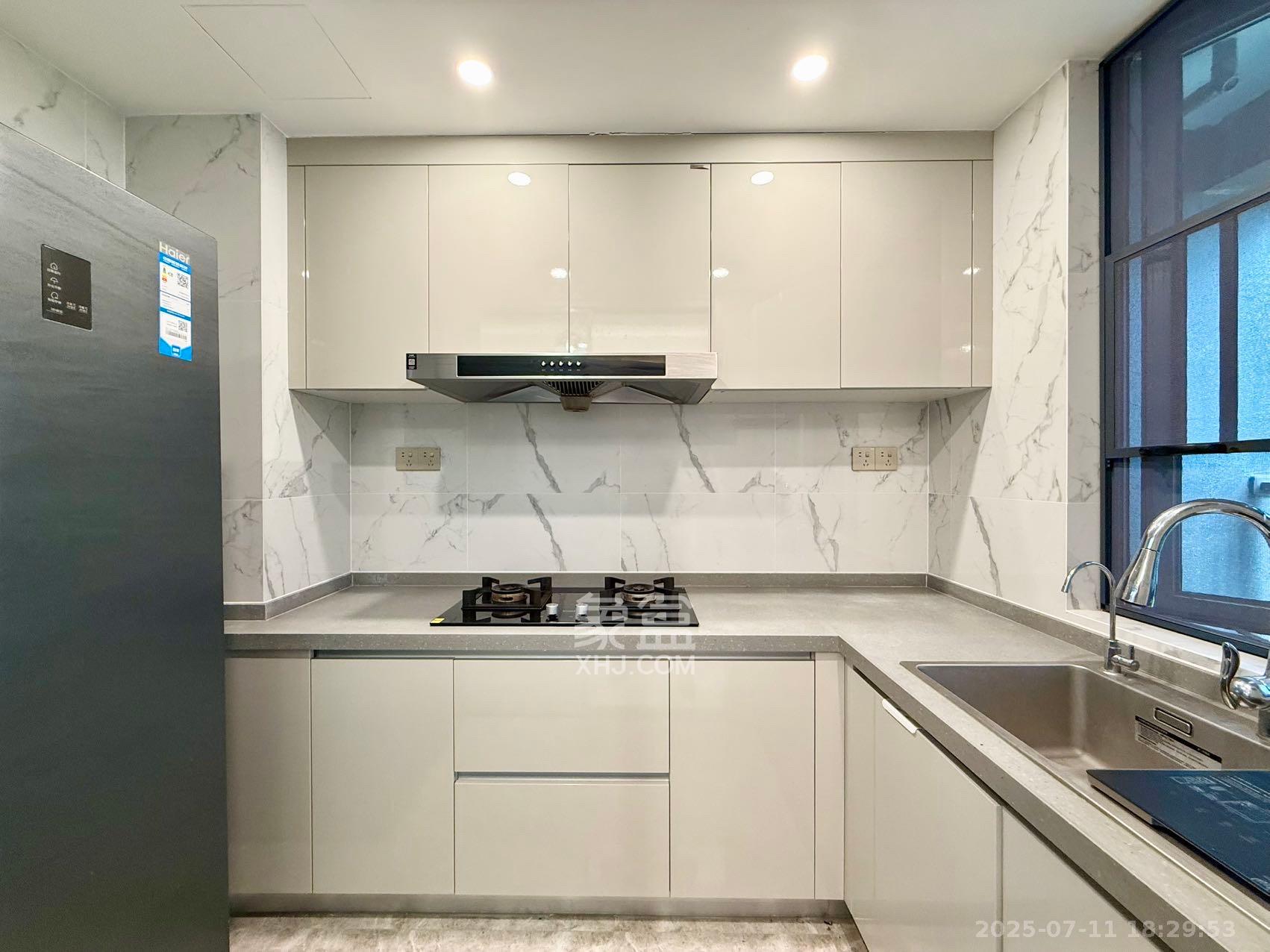 复地滨江金融中心  3室2厅2卫    4380.0元/月 复地滨江金融中心  3室2厅2卫    4380.0元/月室内图