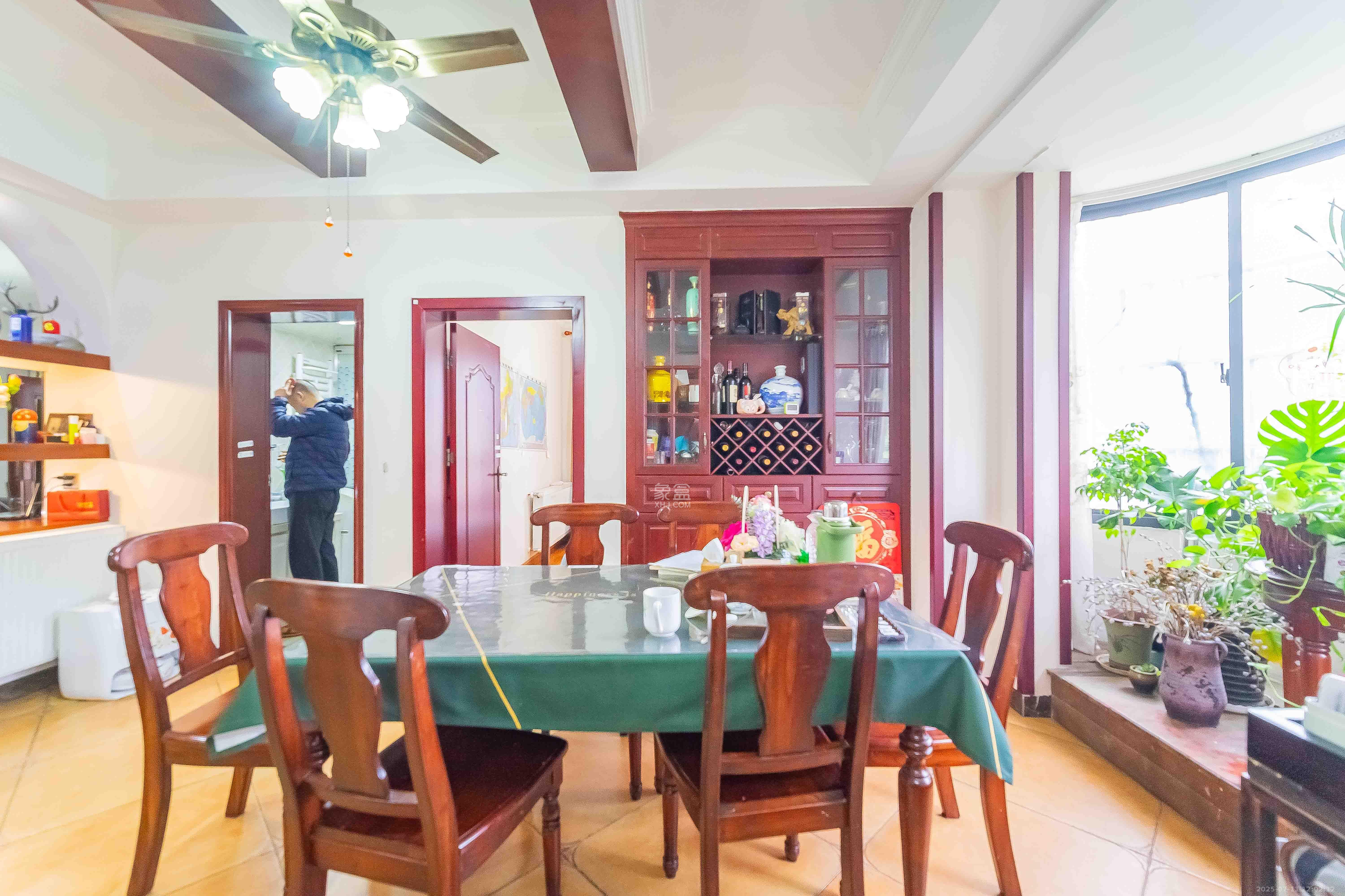 仁和雨花家园 4室2厅2卫 3500.0元/月 仁和雨花家园 4室2厅2卫 3500.0元/月室内图