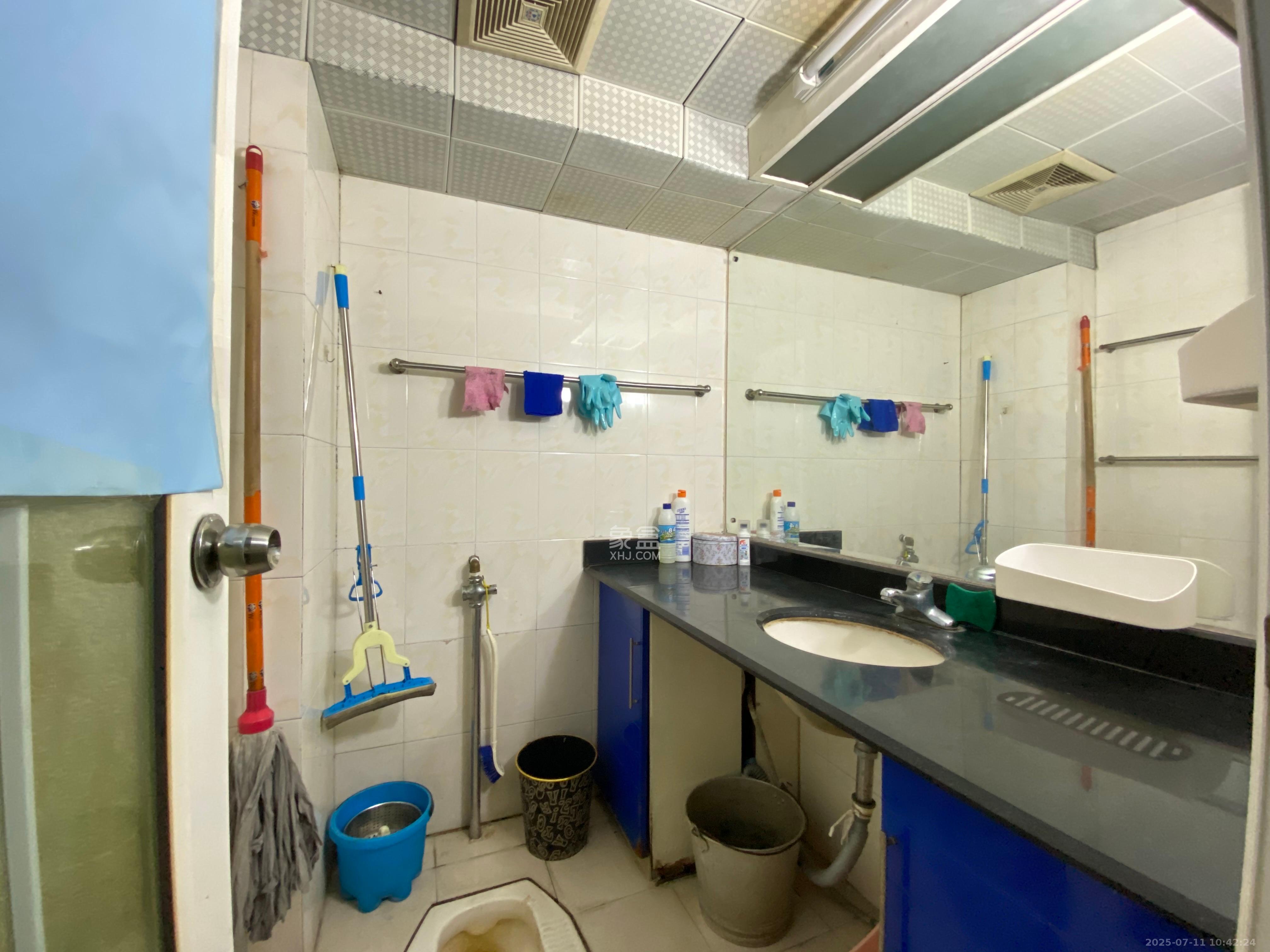 市一医院宿舍  1室2厅2卫    2800.0元/月 市一医院宿舍  1室2厅2卫    2800.0元/月室内图