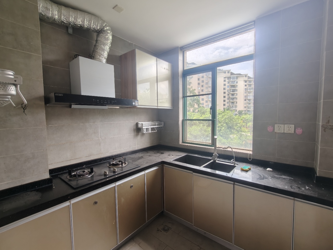 金外滩 3室2厅1卫 3500.0元/月 金外滩 3室2厅1卫 3500.0元/月室内图