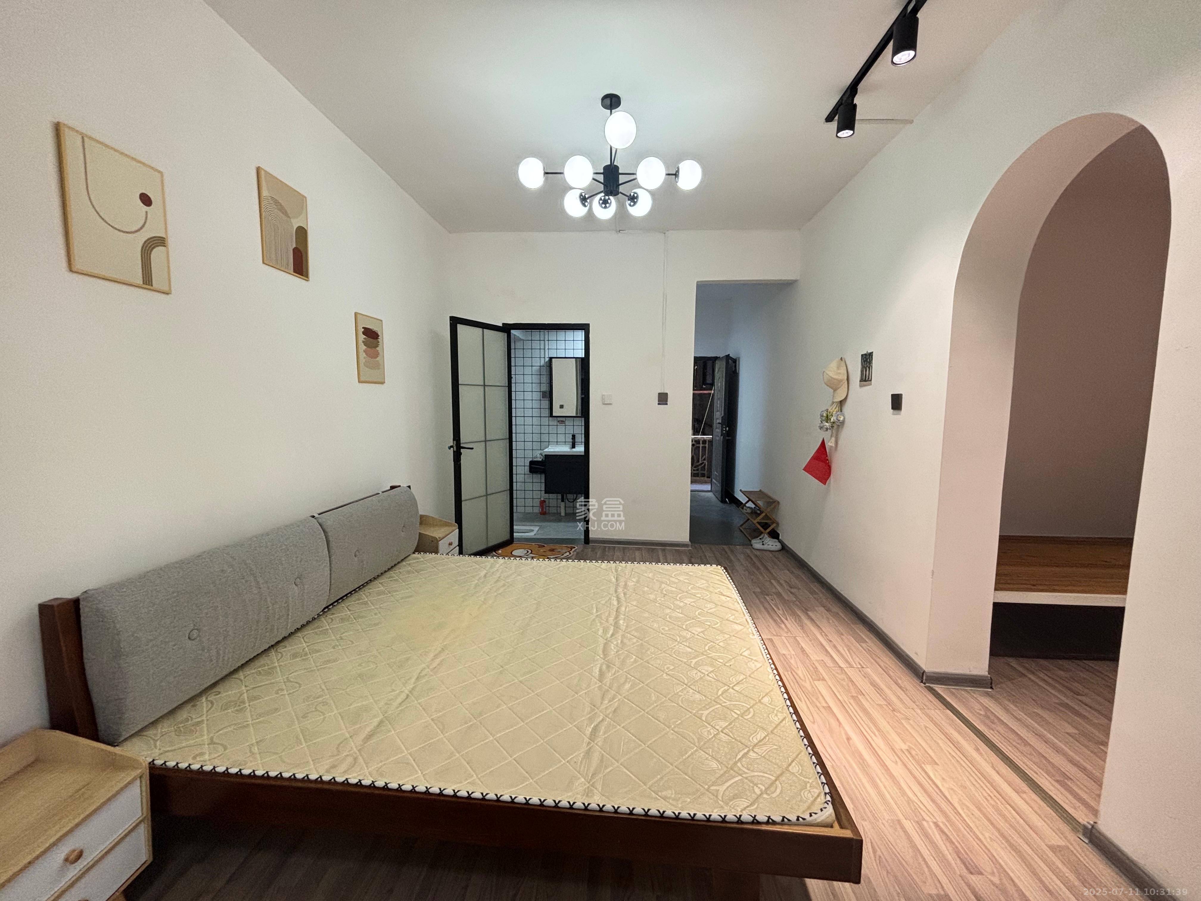向韶村  1室1厅1卫   1700.00元/月室内图