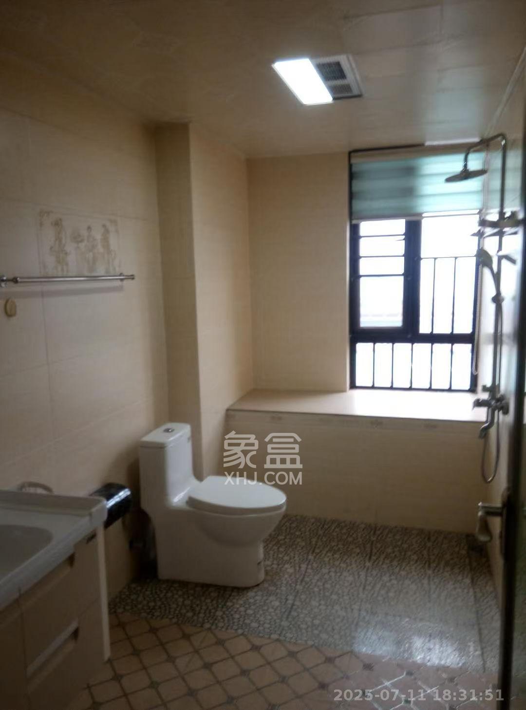 华润凤凰城三期  3室2厅2卫    2500.0元/月 华润凤凰城三期  3室2厅2卫    2500.0元/月室内图