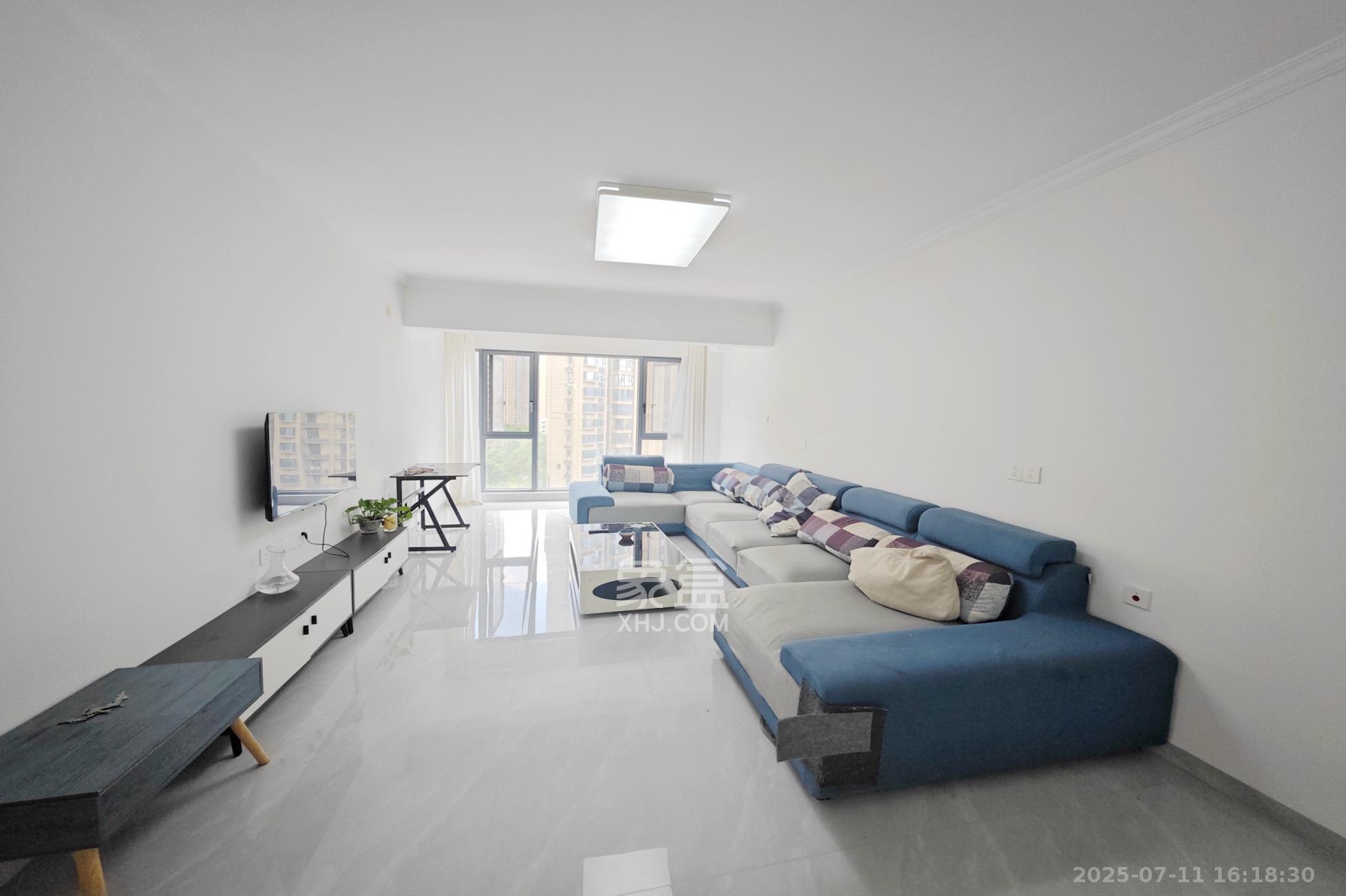 国欣向荣府  4室2厅2卫    143.8万 国欣向荣府  4室2厅2卫    143.8万客厅