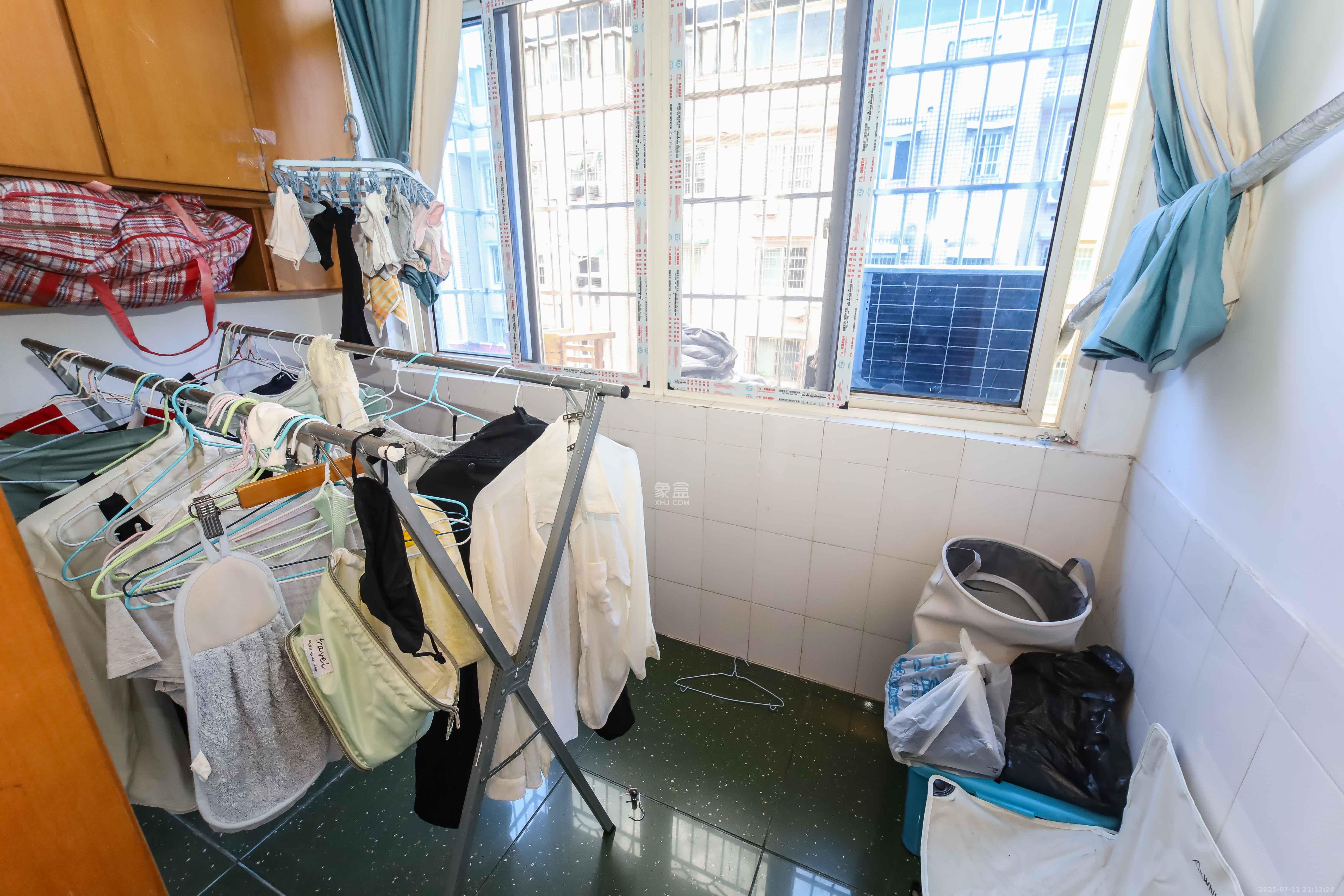 荷花园小区（安置房小区）  2室2厅1卫    38.0万阳台