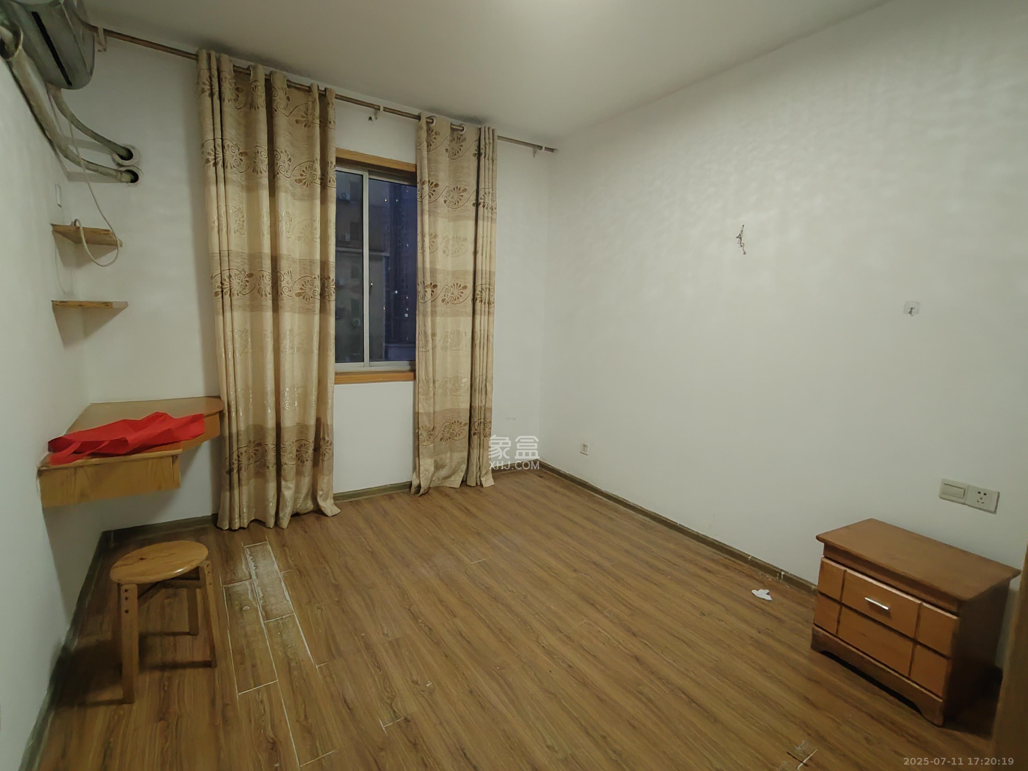 红树湾  3室2厅1卫   2000.00元/月室内图