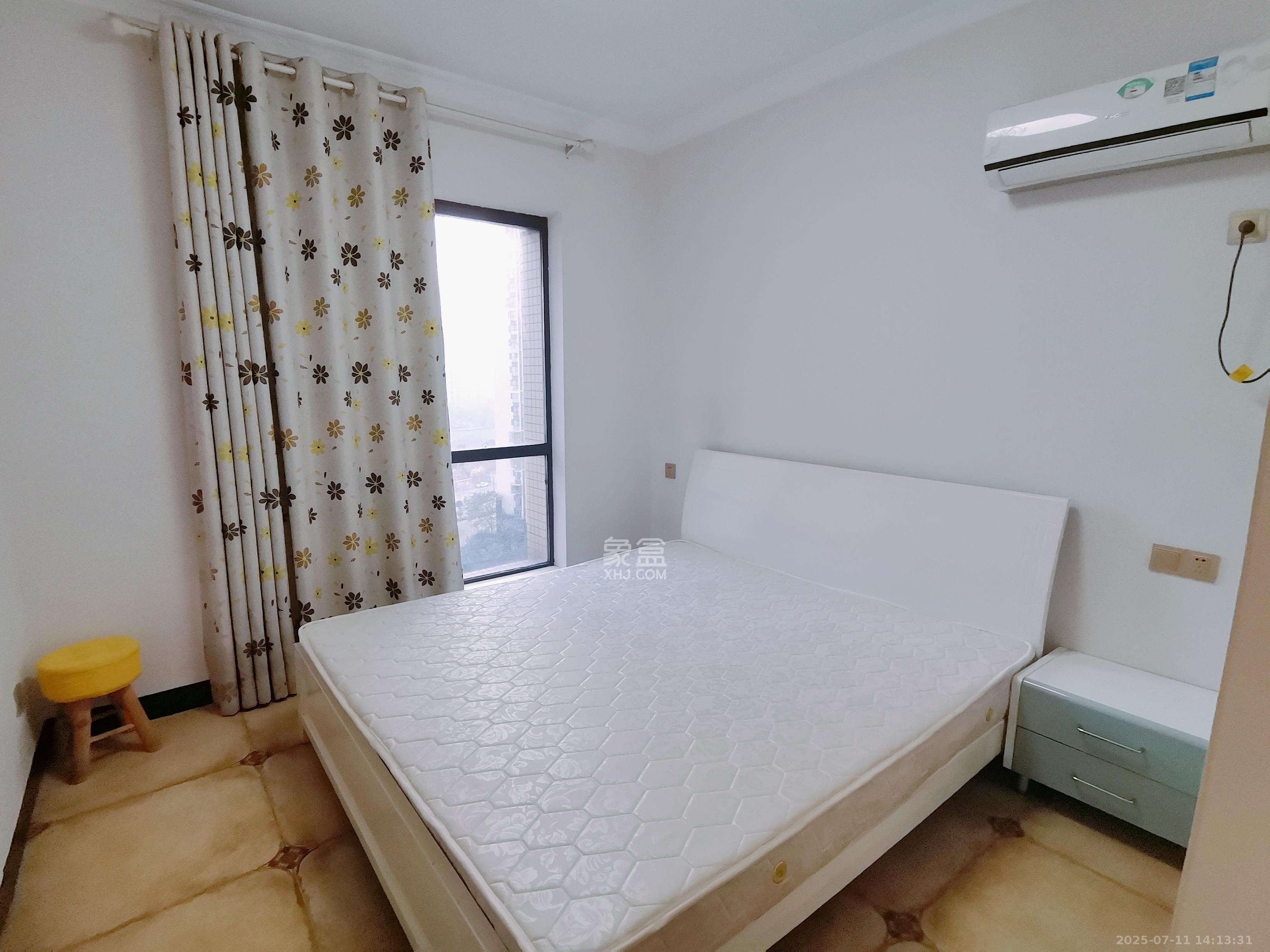 兰亭湾畔  1室2厅1卫   2300.00元/月室内图