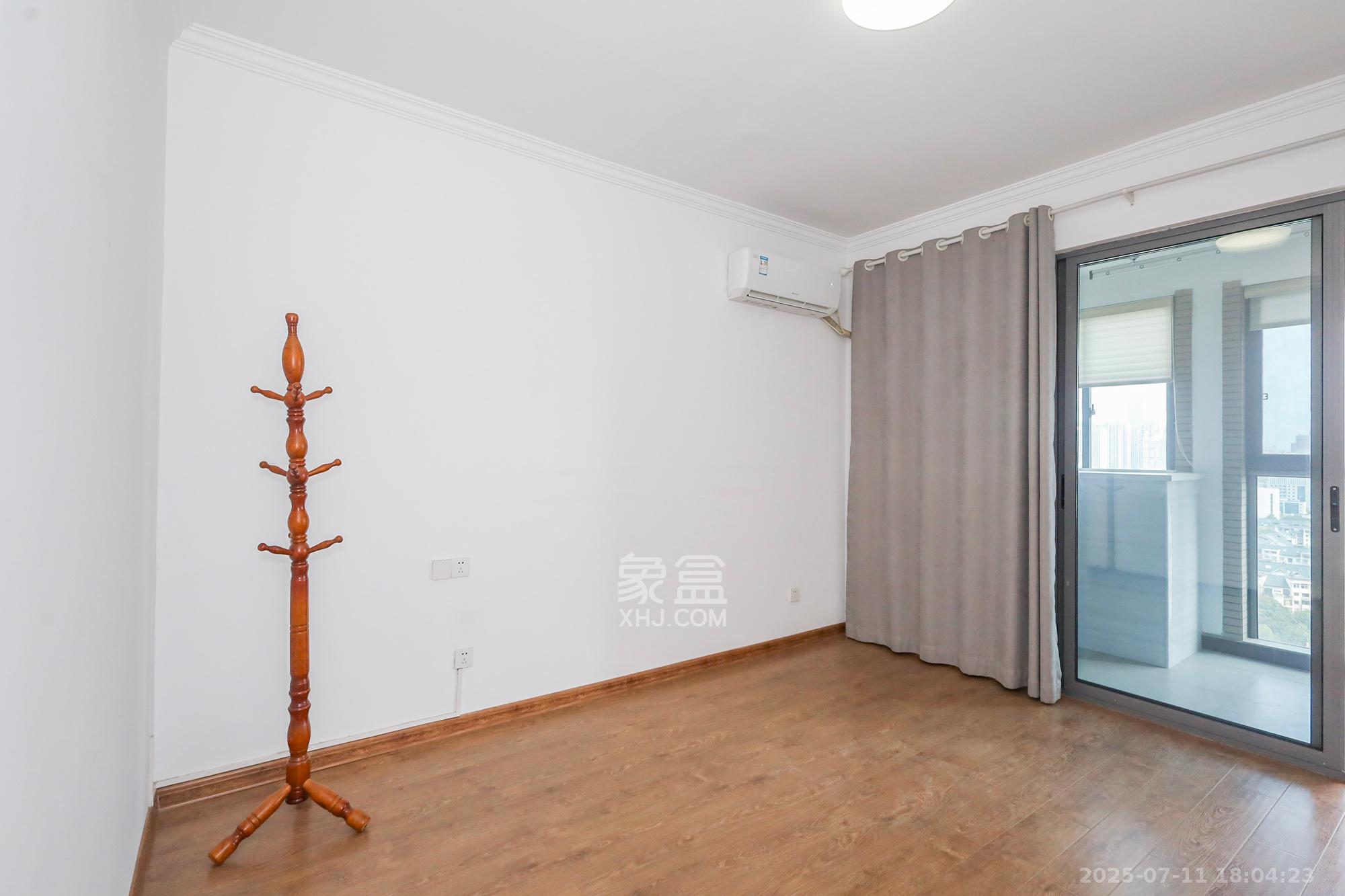 八方小区C区  3室2厅2卫    368.0万 八方小区C区  3室2厅2卫    368.0万卧室